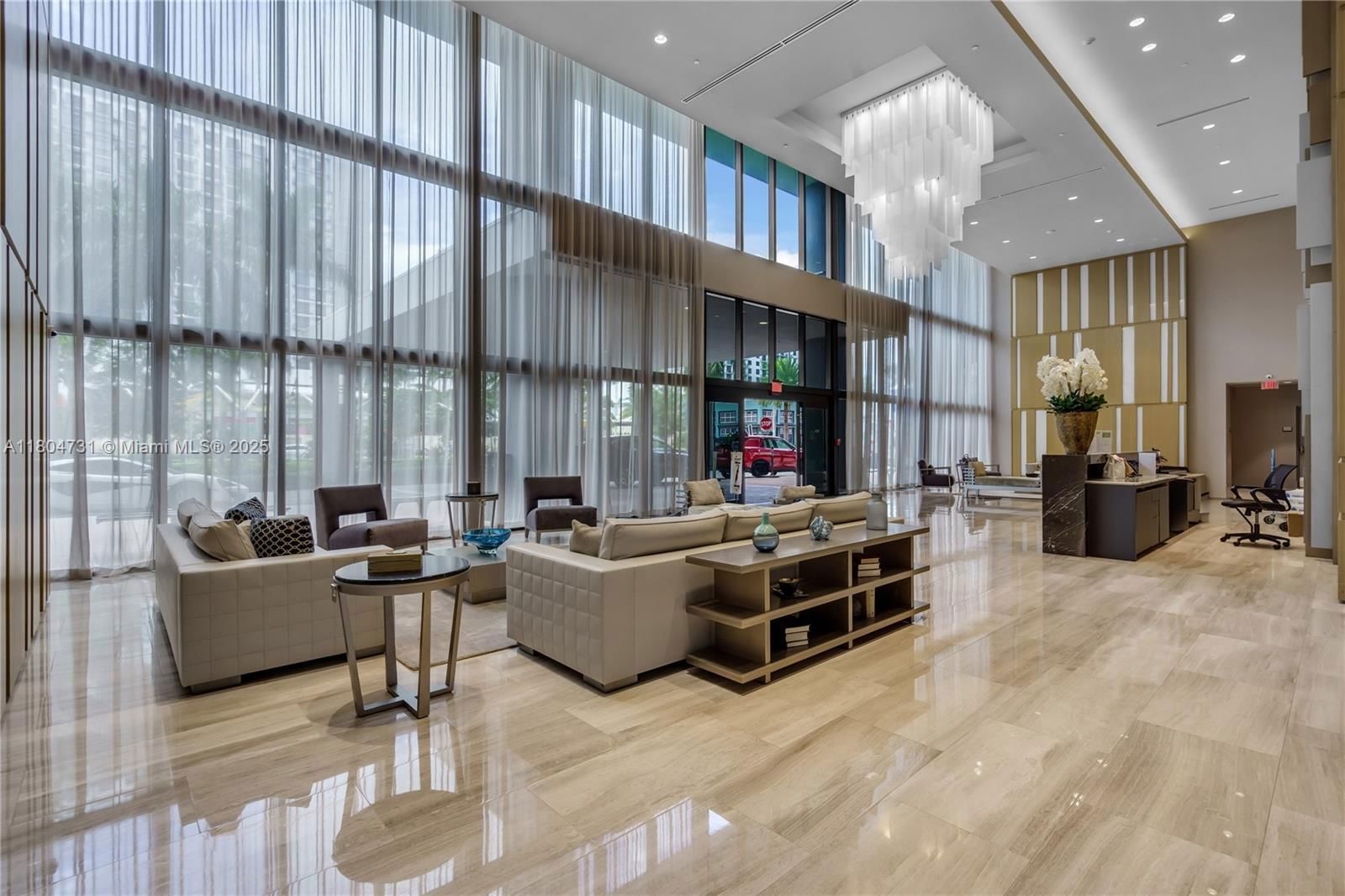 Real estate property located at 5300 Paseo Blvd #810, Miami-dade, 5252 Paseo Condo, Doral, FL