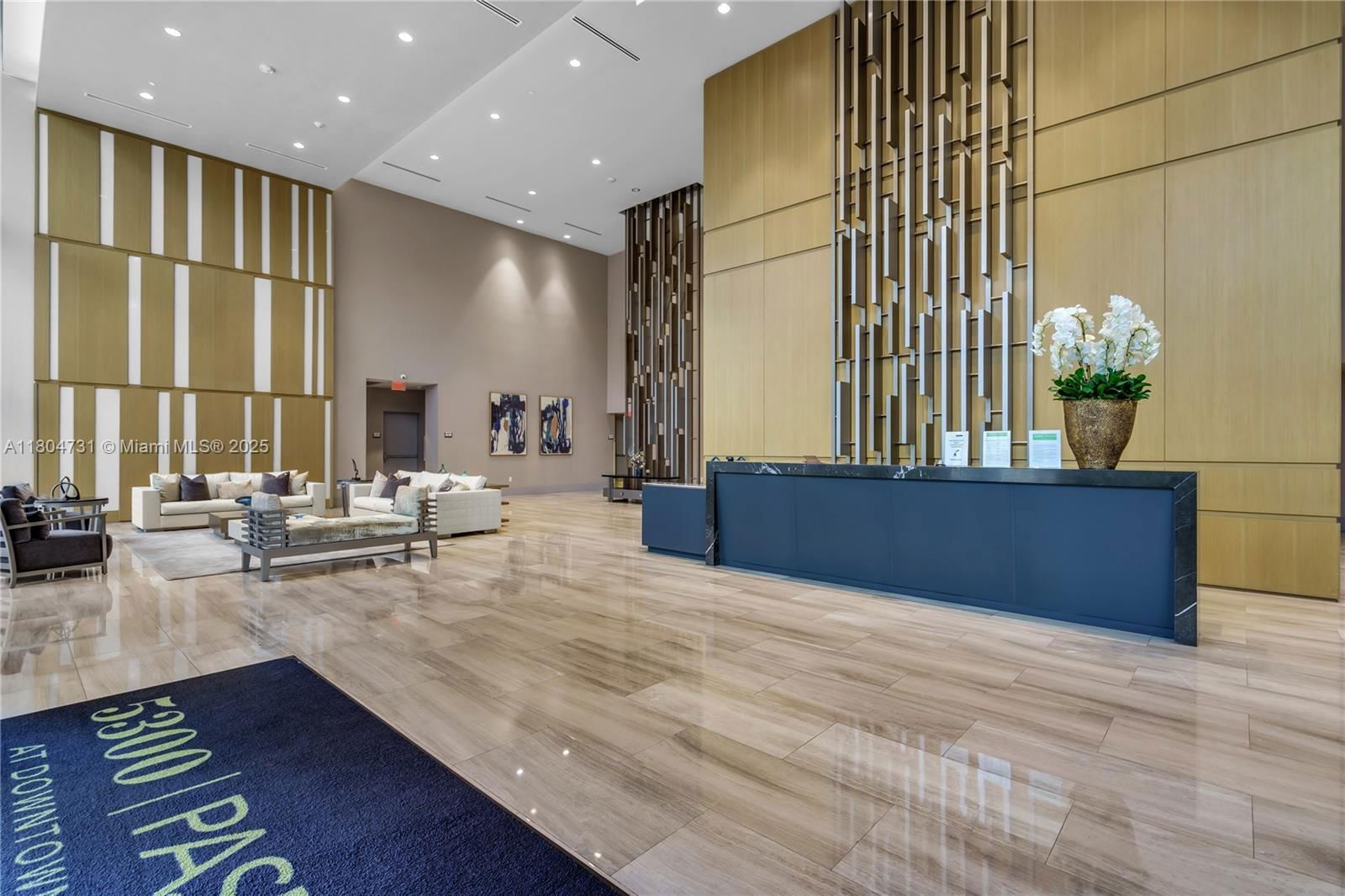Real estate property located at 5300 Paseo Blvd #810, Miami-dade, 5252 Paseo Condo, Doral, FL