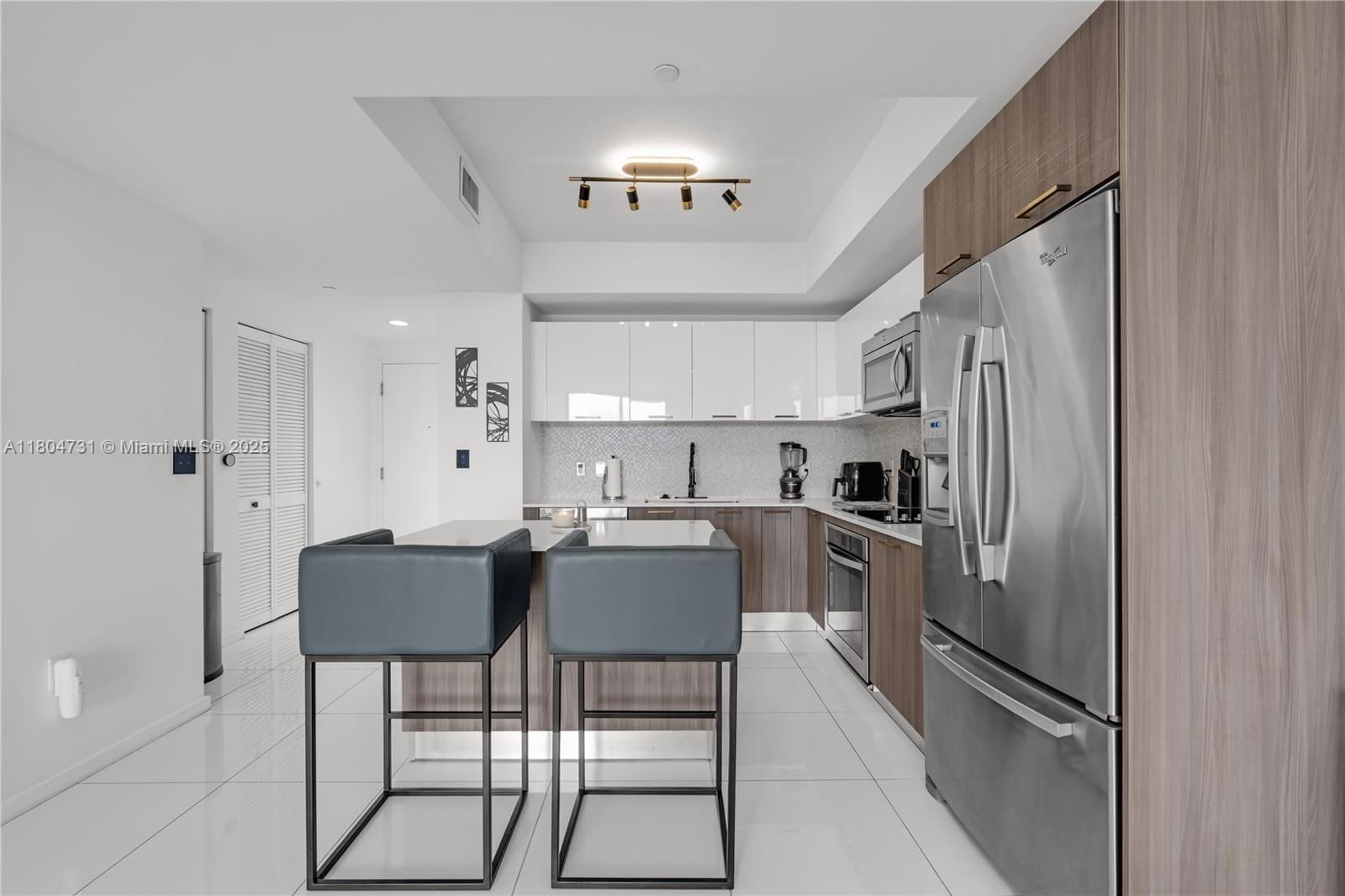 Real estate property located at 5300 Paseo Blvd #810, Miami-dade, 5252 Paseo Condo, Doral, FL