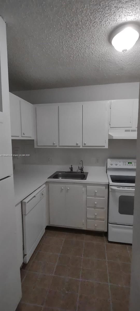 Real estate property located at 4007 University Dr #210, Broward, Sunrise On The Green Cond, Sunrise, FL