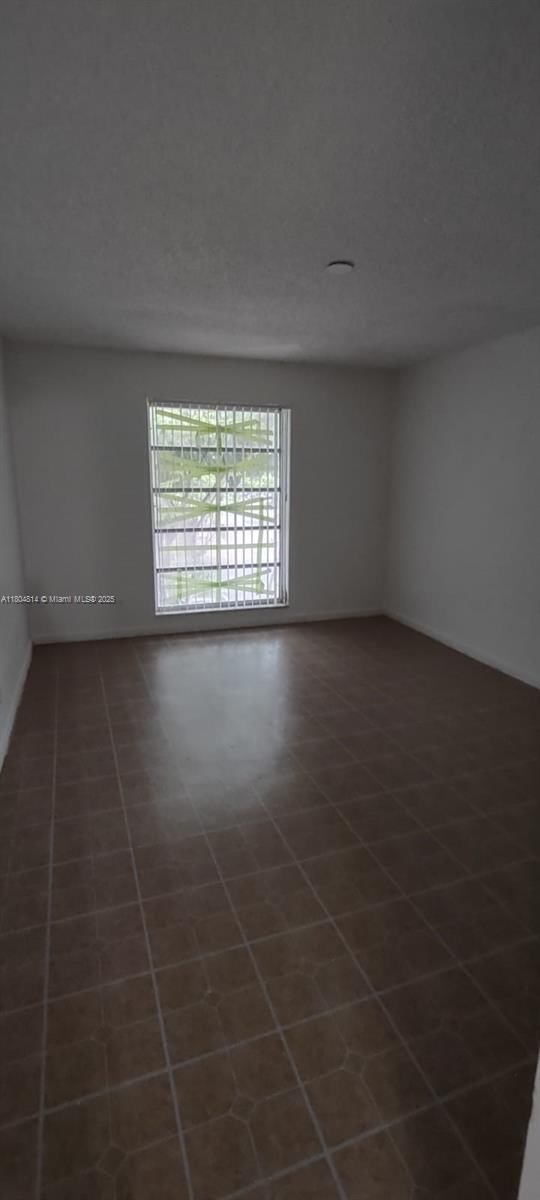 Real estate property located at 4007 University Dr #210, Broward, Sunrise On The Green Cond, Sunrise, FL