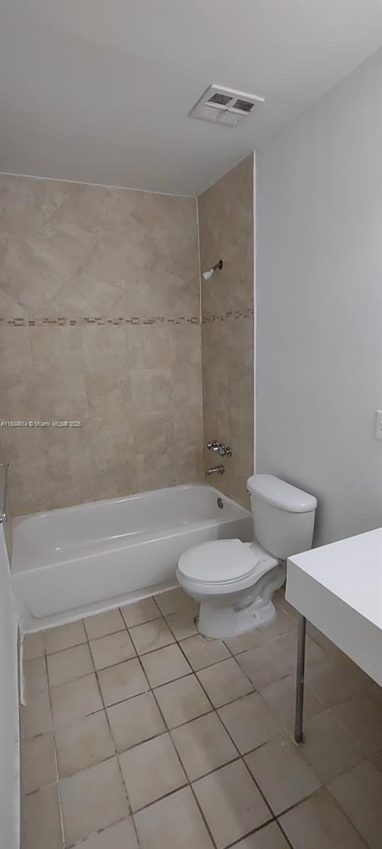 Real estate property located at 4007 University Dr #210, Broward, Sunrise On The Green Cond, Sunrise, FL