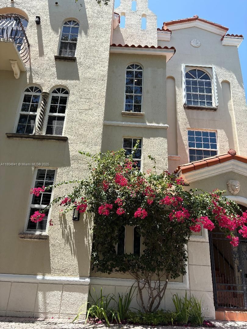 Real estate property located at 111 Edgewater Dr #3B, Miami-dade, Dakota Condo, Coral Gables, FL