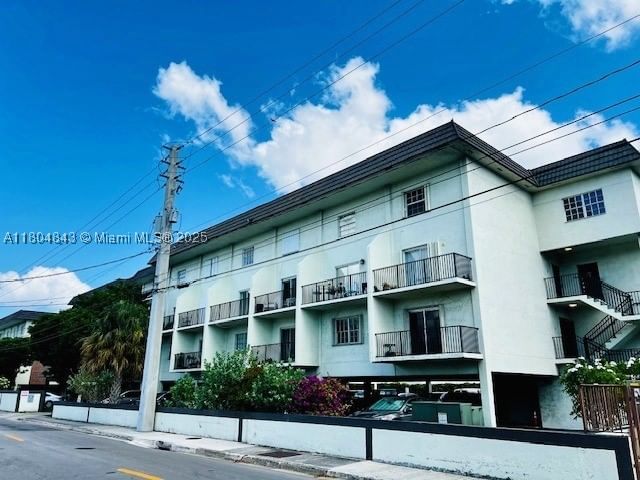 Real estate property located at 5731 37th St #206, Miami-dade, Virginia Gardens Condo, Virginia Gardens, FL