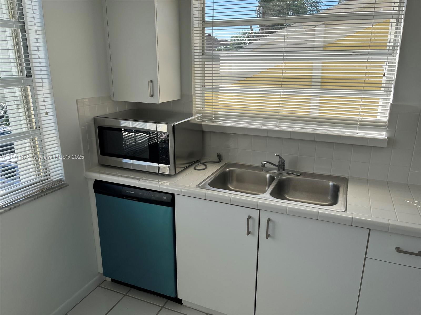 Real estate property located at 2520 19th Pl #202-B, Miami-dade, Keys Gate Condo No Two, Homestead, FL