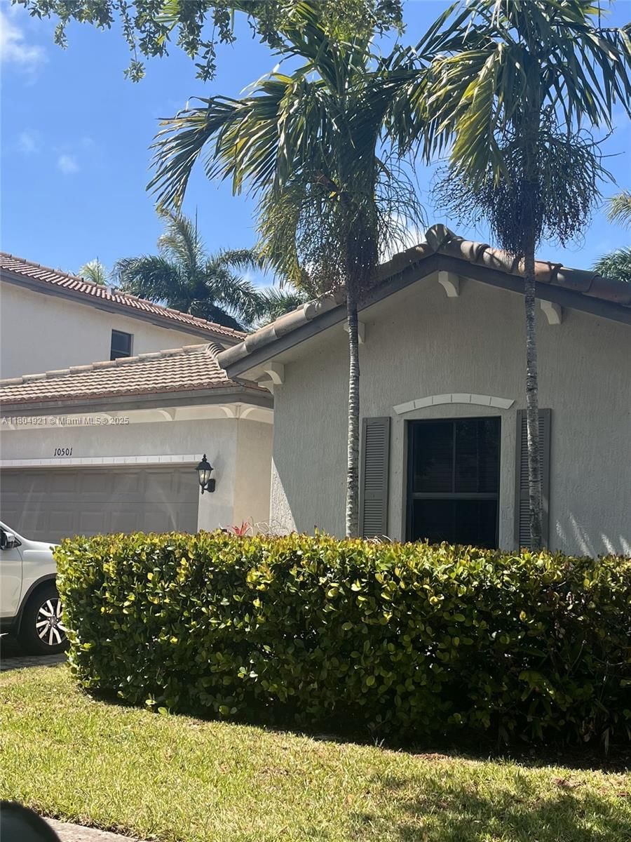 Real estate property located at 10501 224th Ter, Miami-dade, Enclave At Black Point Ma, Cutler Bay, FL