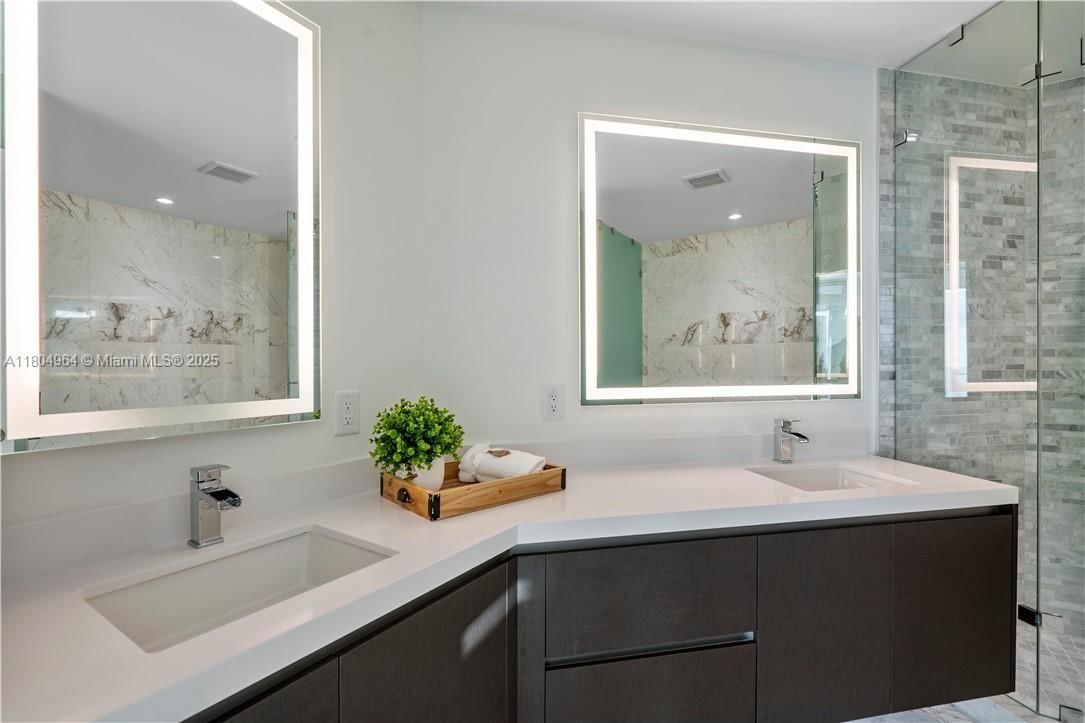 Real estate property located at 851 1st Ave #2904, Miami-dade, Paramount Miami Worldcent, Miami, FL