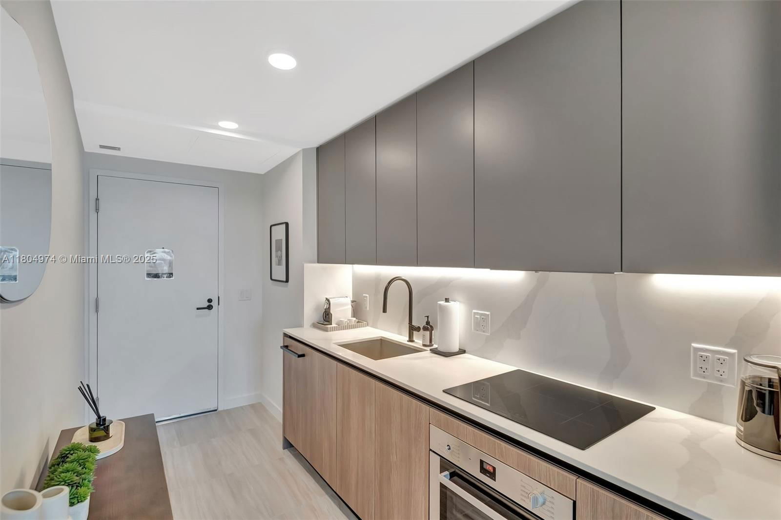 Real estate property located at 580 72nd st #808, Miami-dade, 72 Park Condo, Miami Beach, FL