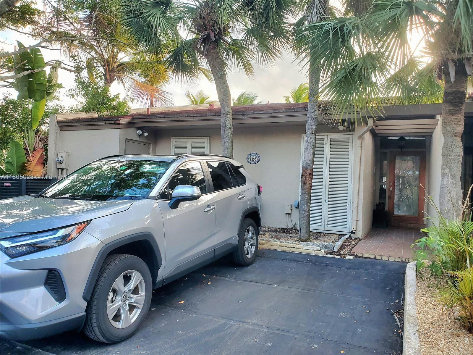 Real estate property located at 8350 Dundee Ter, Miami-dade, Miami Lakes - Lake Sandra, Miami Lakes, FL