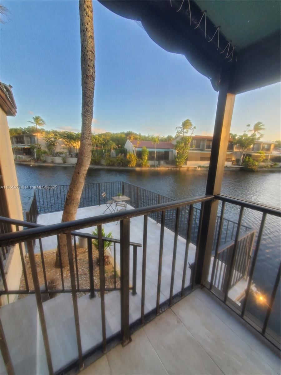 Real estate property located at 8350 Dundee Ter, Miami-dade, Miami Lakes - Lake Sandra, Miami Lakes, FL