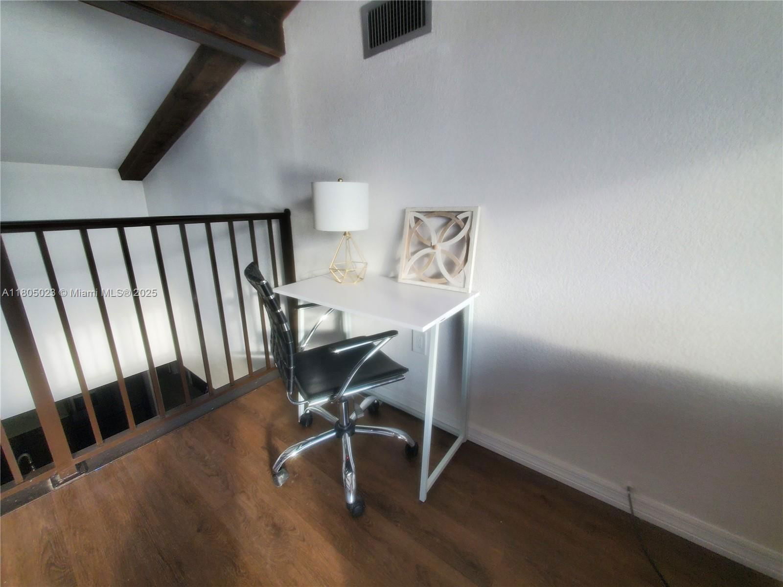 Real estate property located at 8350 Dundee Ter, Miami-dade, Miami Lakes - Lake Sandra, Miami Lakes, FL