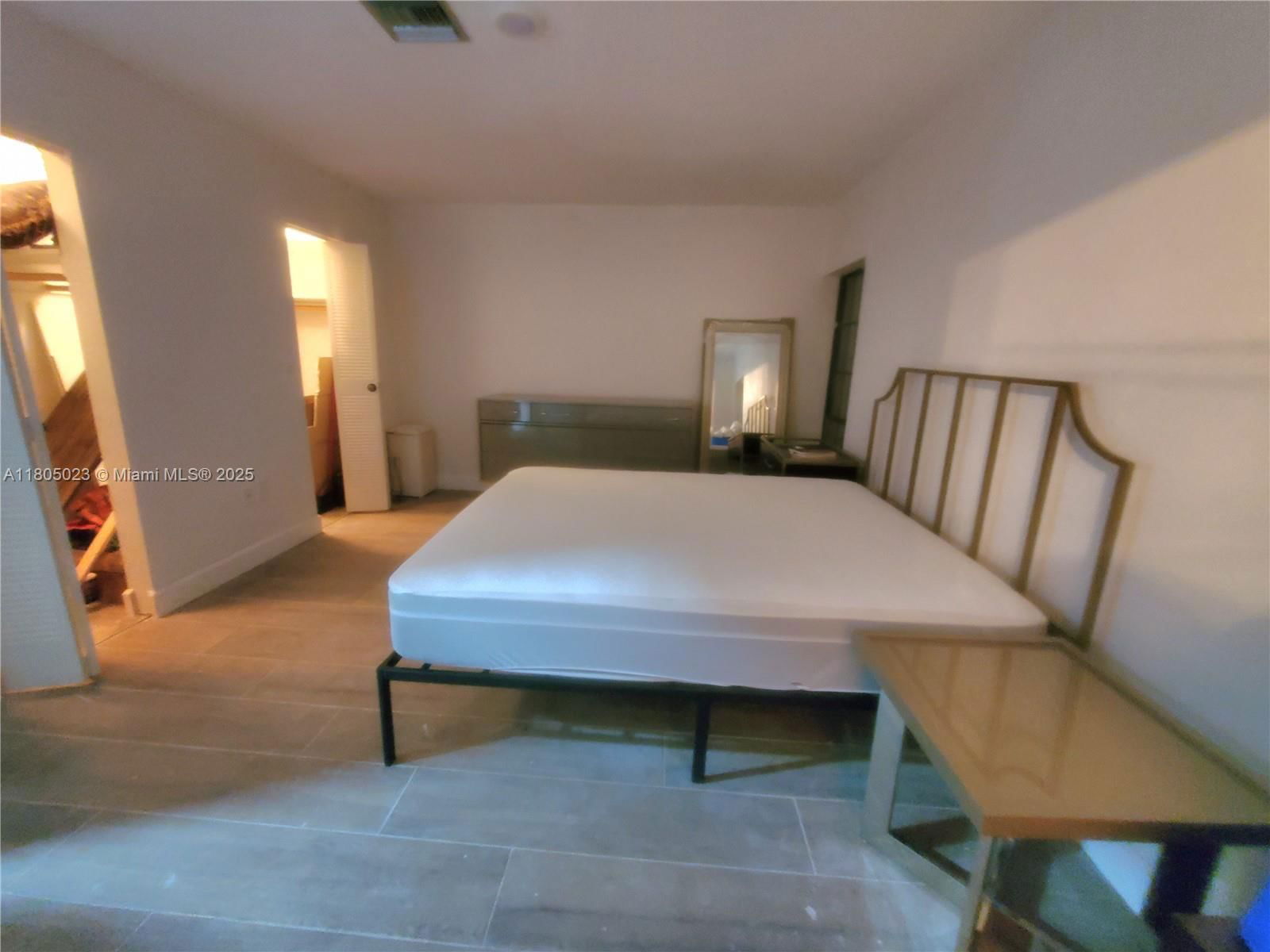 Real estate property located at 8350 Dundee Ter, Miami-dade, Miami Lakes - Lake Sandra, Miami Lakes, FL