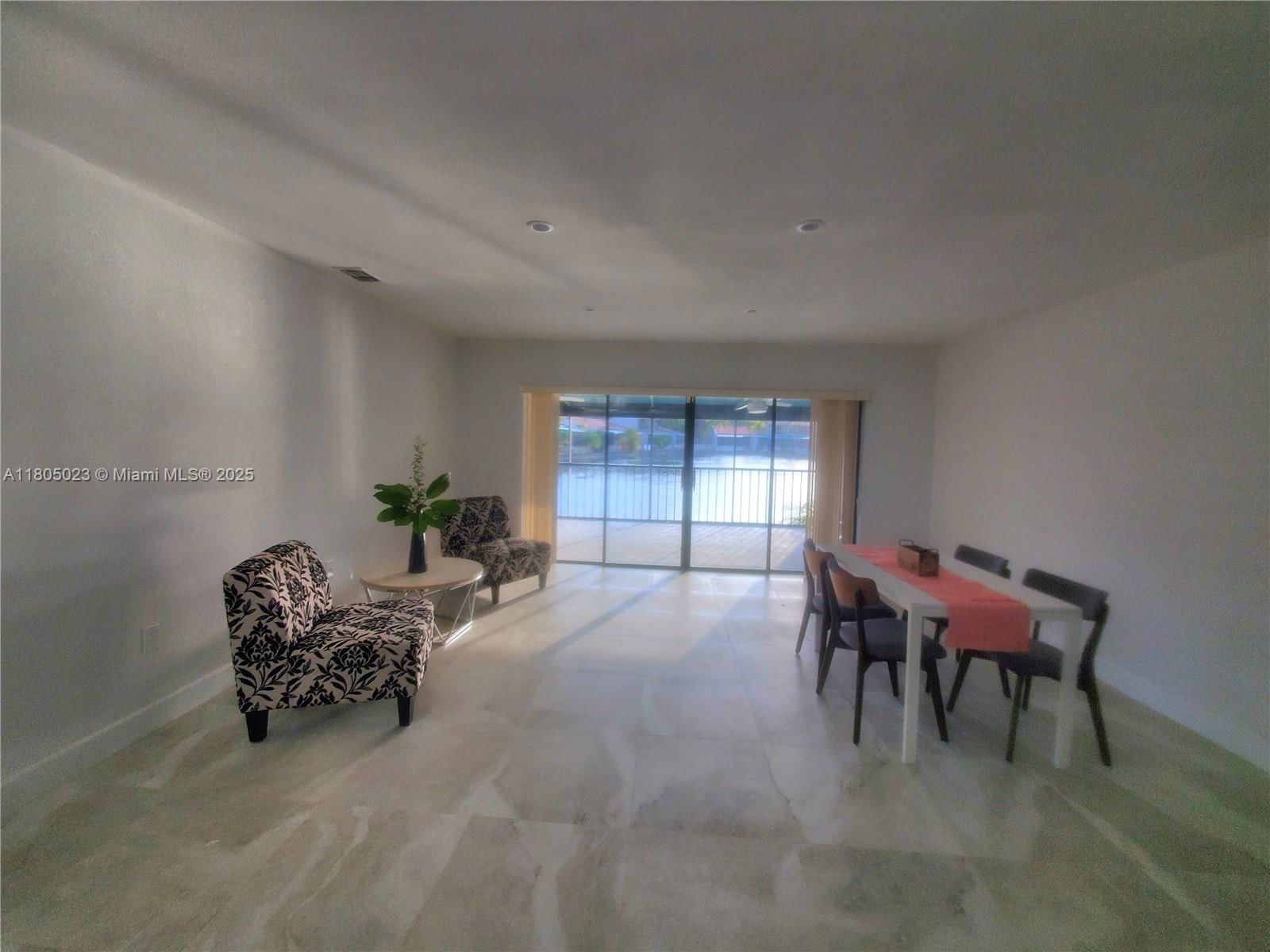 Real estate property located at 8350 Dundee Ter, Miami-dade, Miami Lakes - Lake Sandra, Miami Lakes, FL