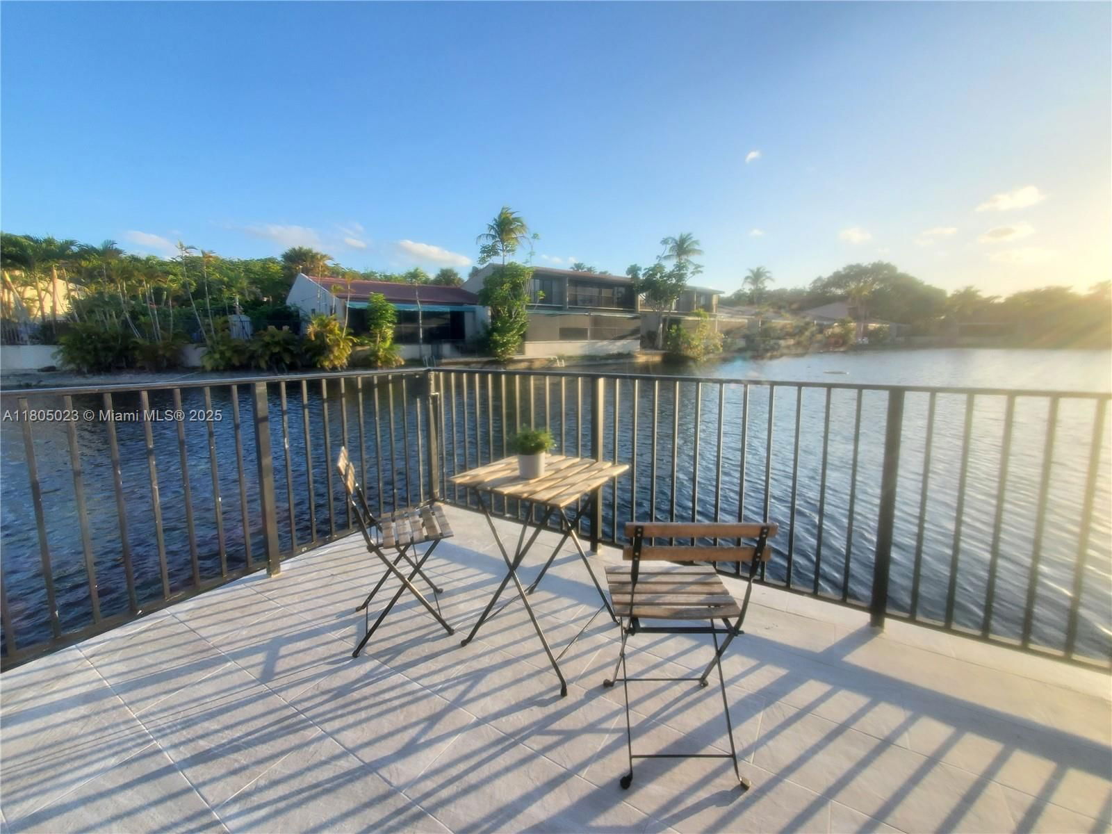 Real estate property located at 8350 Dundee Ter, Miami-dade, Miami Lakes - Lake Sandra, Miami Lakes, FL
