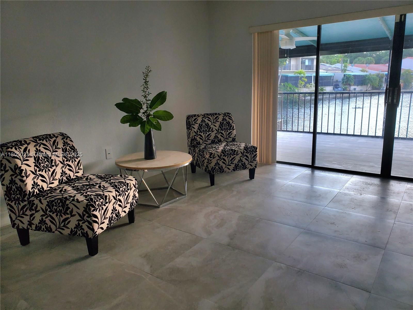 Real estate property located at 8350 Dundee Ter, Miami-dade, Miami Lakes - Lake Sandra, Miami Lakes, FL