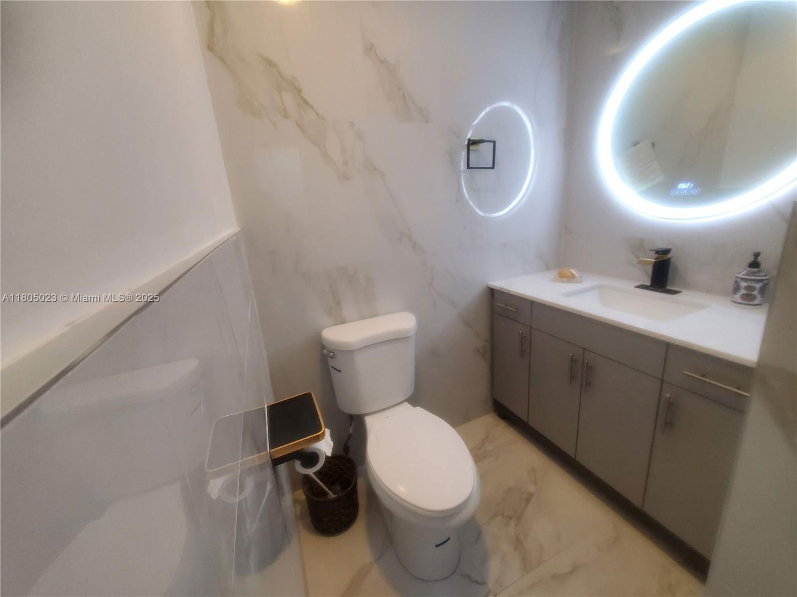Real estate property located at 8350 Dundee Ter, Miami-dade, Miami Lakes - Lake Sandra, Miami Lakes, FL