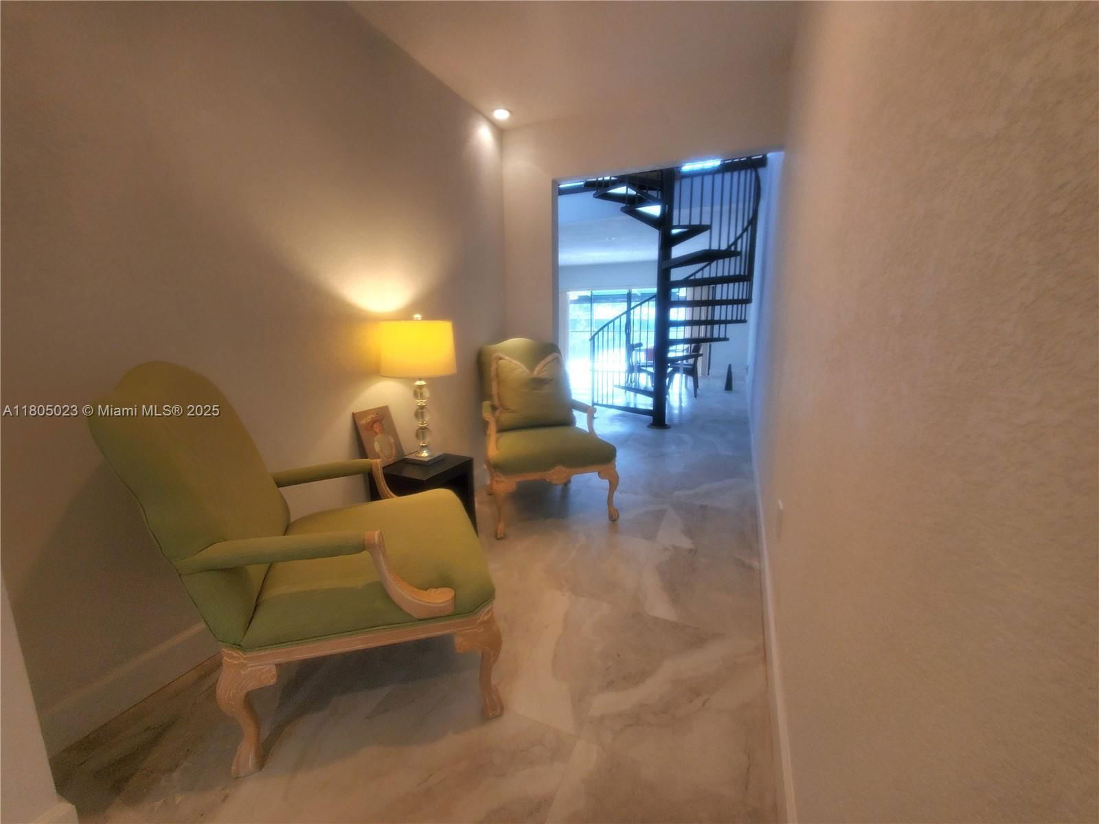 Real estate property located at 8350 Dundee Ter, Miami-dade, Miami Lakes - Lake Sandra, Miami Lakes, FL