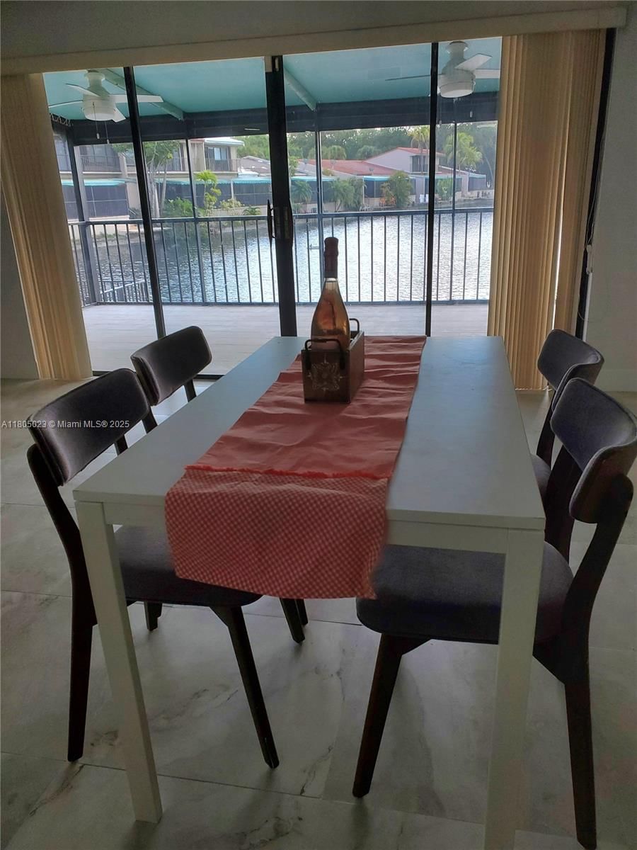 Real estate property located at 8350 Dundee Ter, Miami-dade, Miami Lakes - Lake Sandra, Miami Lakes, FL