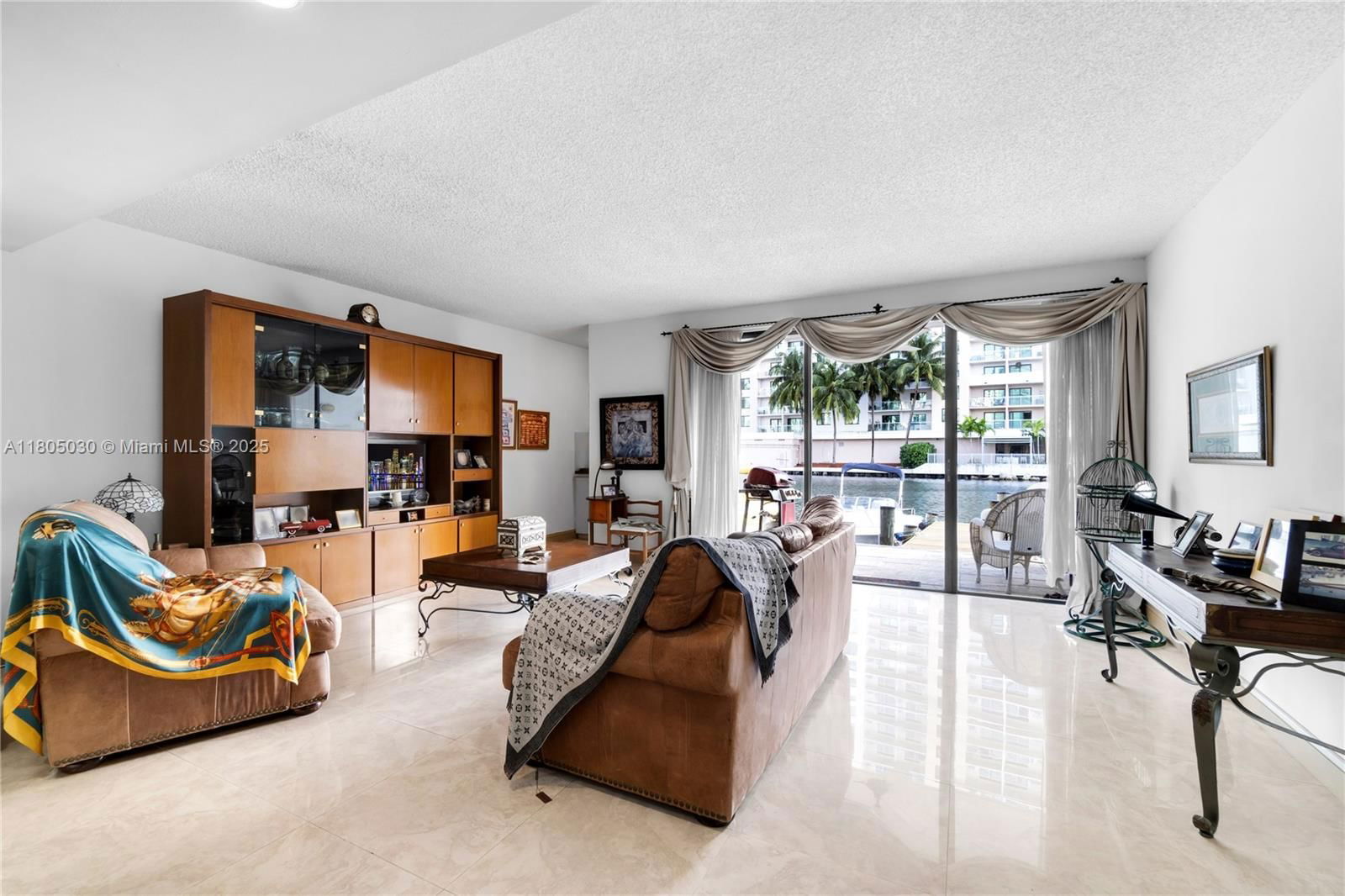 Real estate property located at 214 Poinciana Dr #204, Miami-dade, Poinciana Is Yt & Rcq Clu, Sunny Isles Beach, FL