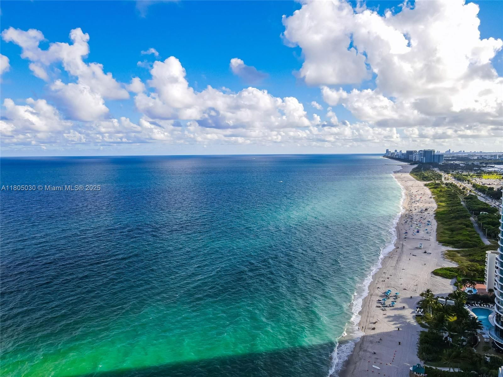 Real estate property located at 214 Poinciana Dr #204, Miami-dade, Poinciana Is Yt & Rcq Clu, Sunny Isles Beach, FL