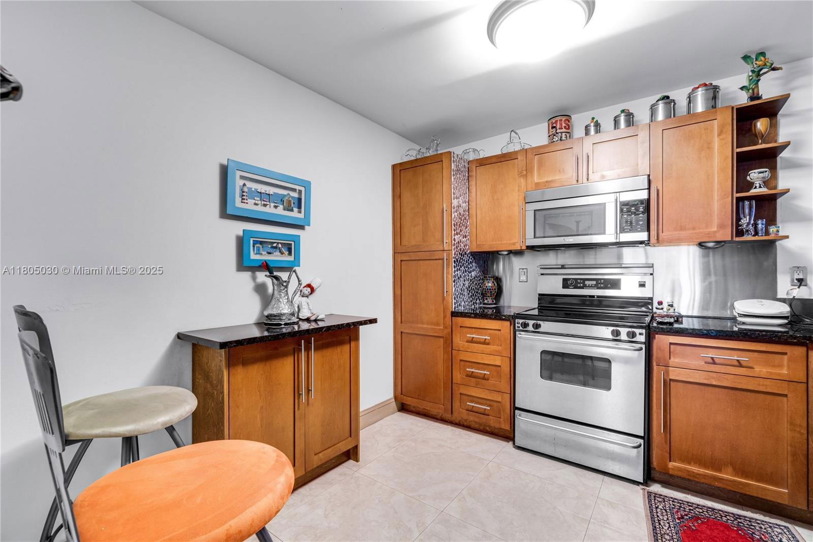 Real estate property located at 214 Poinciana Dr #204, Miami-dade, Poinciana Is Yt & Rcq Clu, Sunny Isles Beach, FL