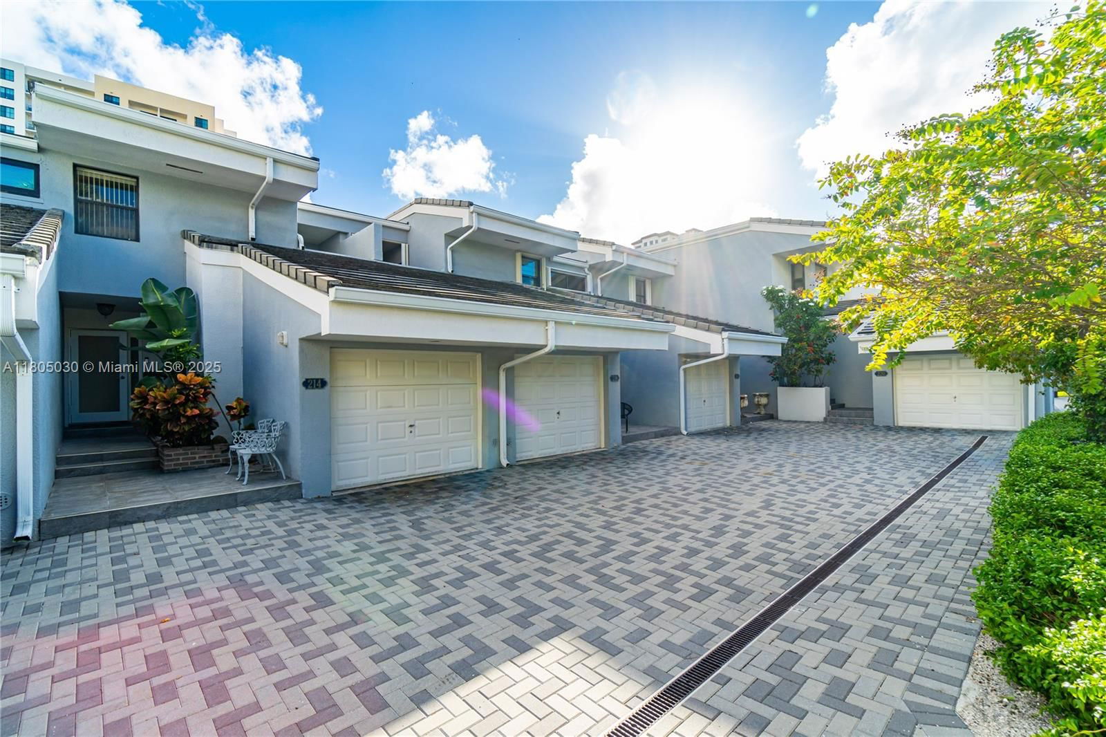 Real estate property located at 214 Poinciana Dr #204, Miami-dade, Poinciana Is Yt & Rcq Clu, Sunny Isles Beach, FL