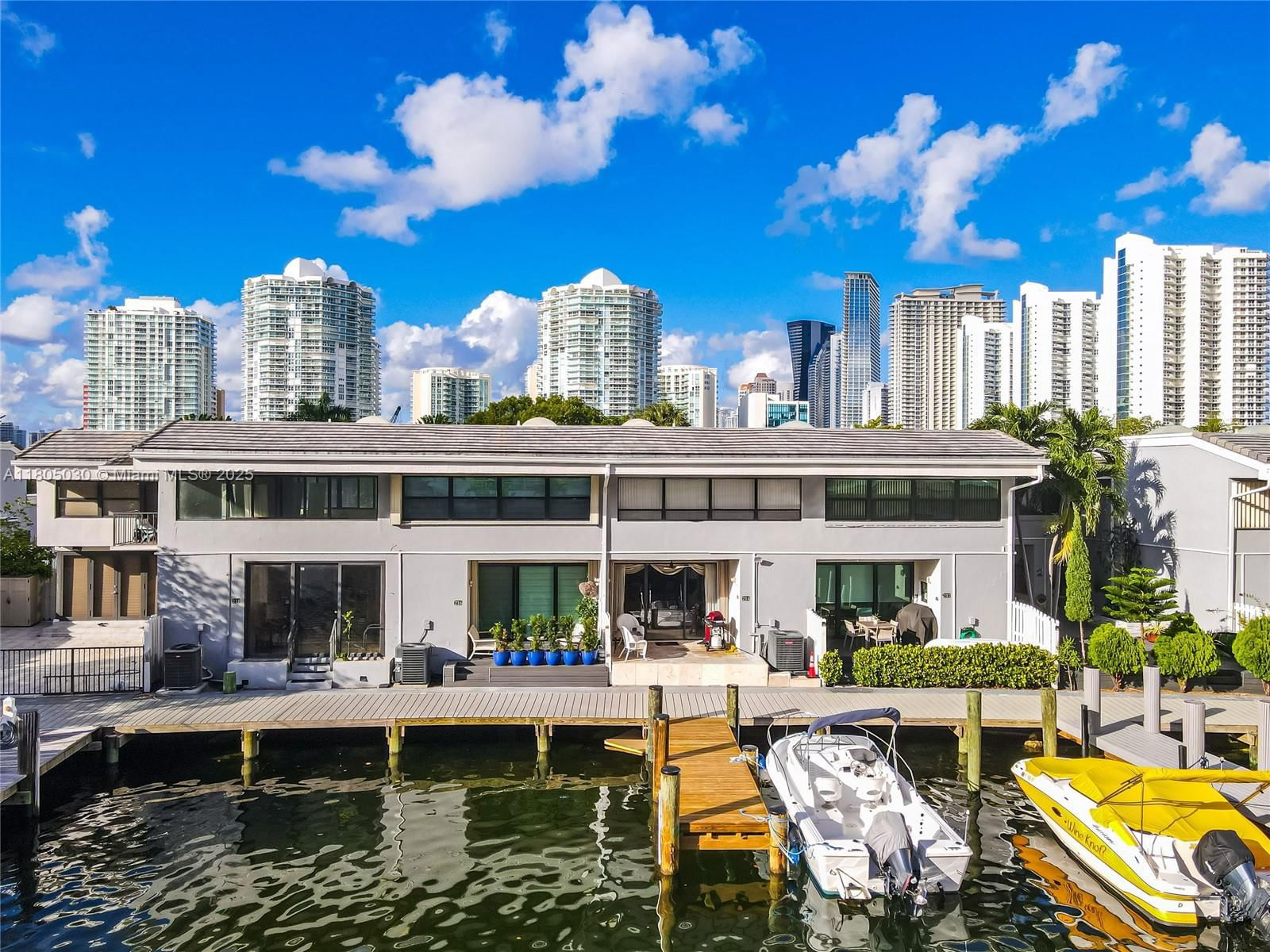 Real estate property located at 214 Poinciana Dr #204, Miami-dade, Poinciana Is Yt & Rcq Clu, Sunny Isles Beach, FL