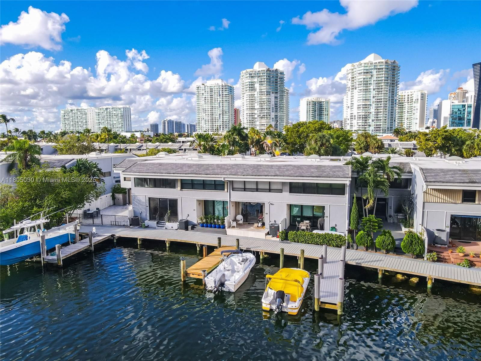 Real estate property located at 214 Poinciana Dr #204, Miami-dade, Poinciana Is Yt & Rcq Clu, Sunny Isles Beach, FL
