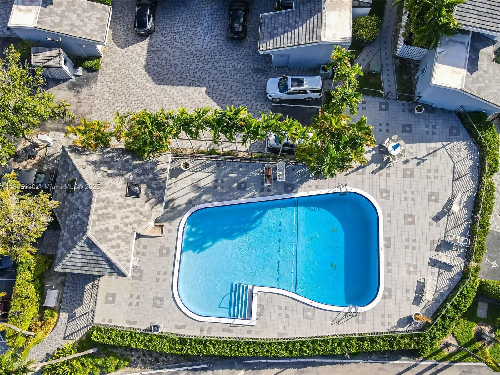 Real estate property located at 214 Poinciana Dr #204, Miami-dade, Poinciana Is Yt & Rcq Clu, Sunny Isles Beach, FL