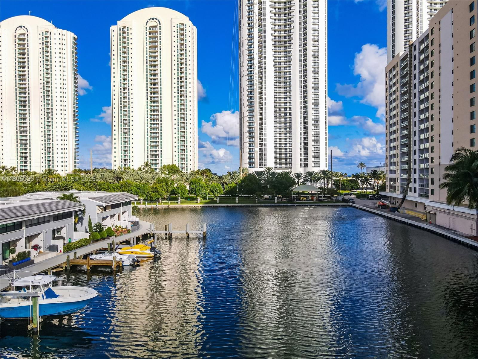 Real estate property located at 214 Poinciana Dr #204, Miami-dade, Poinciana Is Yt & Rcq Clu, Sunny Isles Beach, FL