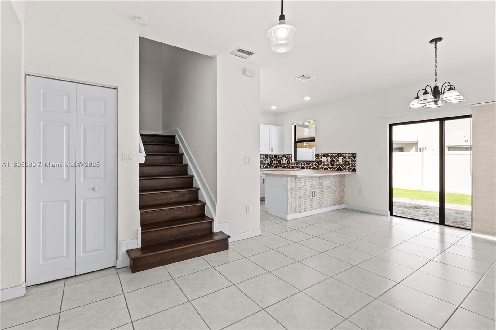 Real estate property located at 10611 33rd Ct, Miami-dade, Aquabella Section Two, Hialeah, FL