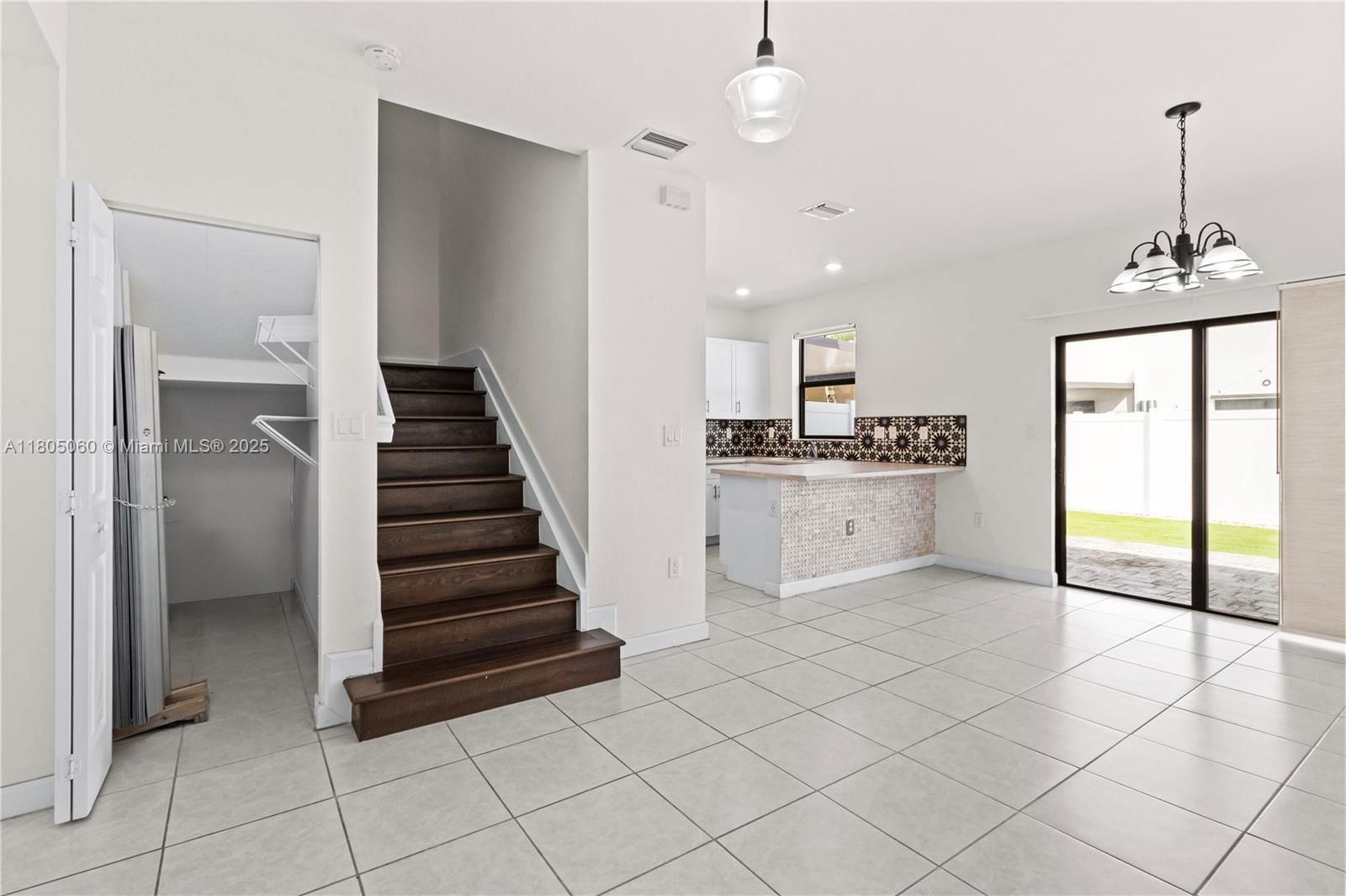 Real estate property located at 10611 33rd Ct, Miami-dade, Aquabella Section Two, Hialeah, FL