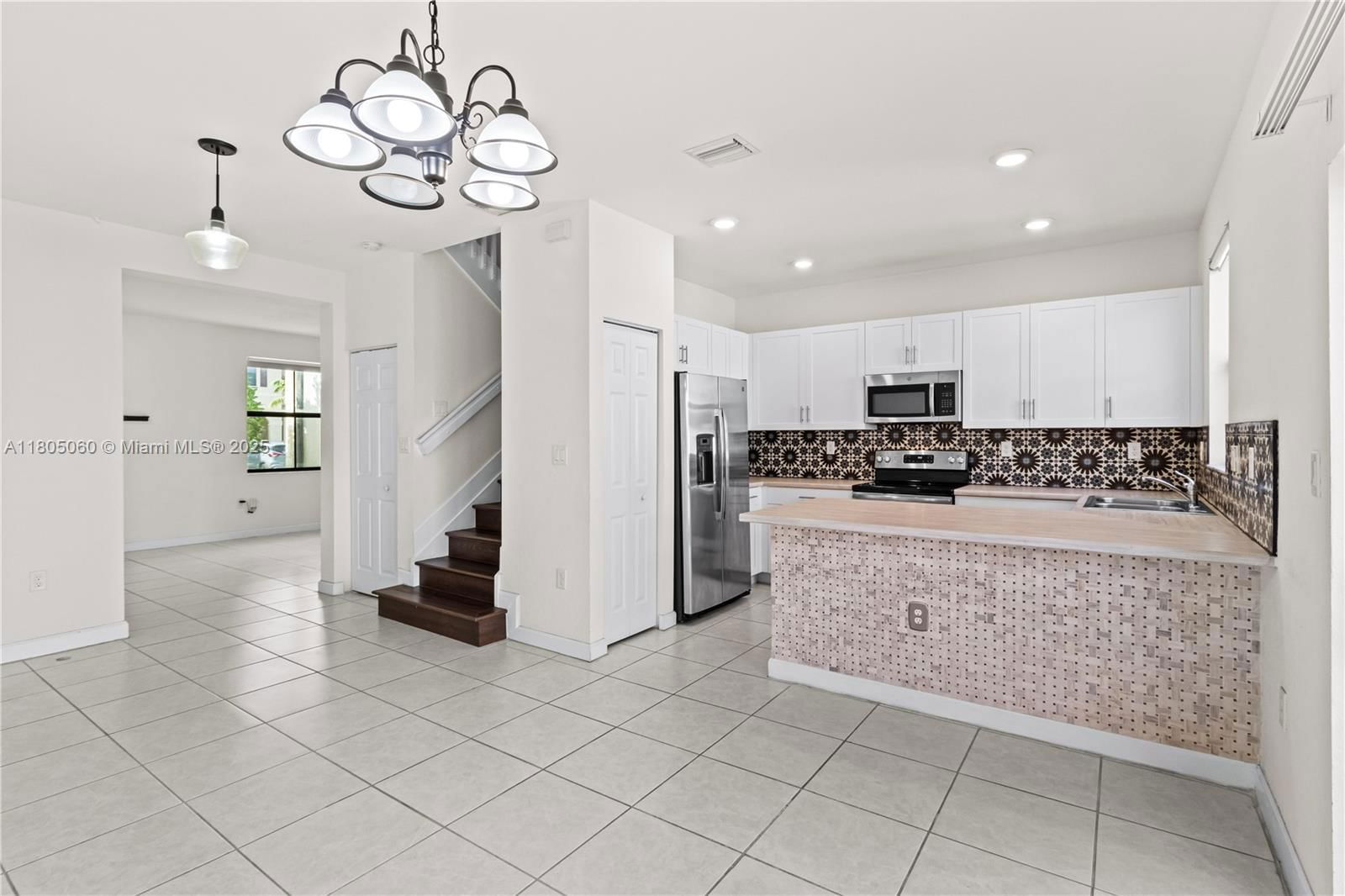 Real estate property located at 10611 33rd Ct, Miami-dade, Aquabella Section Two, Hialeah, FL