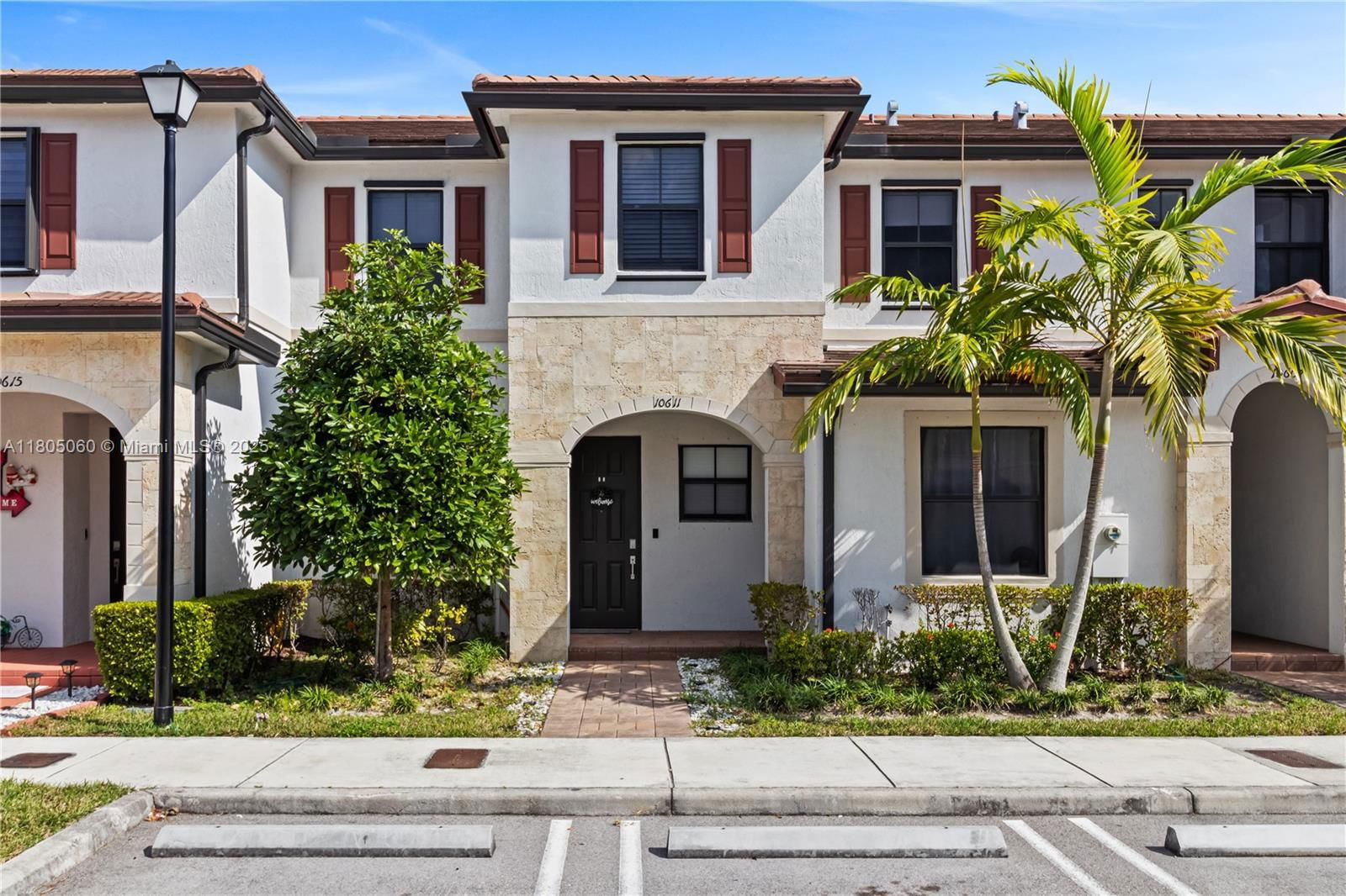 Real estate property located at 10611 33rd Ct, Miami-dade, Aquabella Section Two, Hialeah, FL