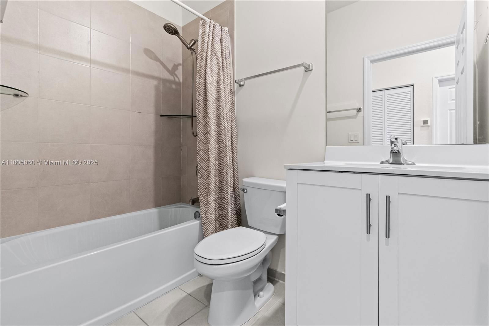 Real estate property located at 10611 33rd Ct, Miami-dade, Aquabella Section Two, Hialeah, FL