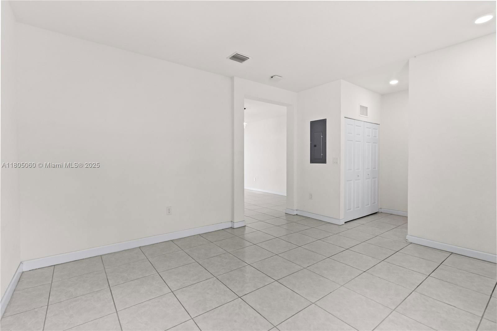 Real estate property located at 10611 33rd Ct, Miami-dade, Aquabella Section Two, Hialeah, FL