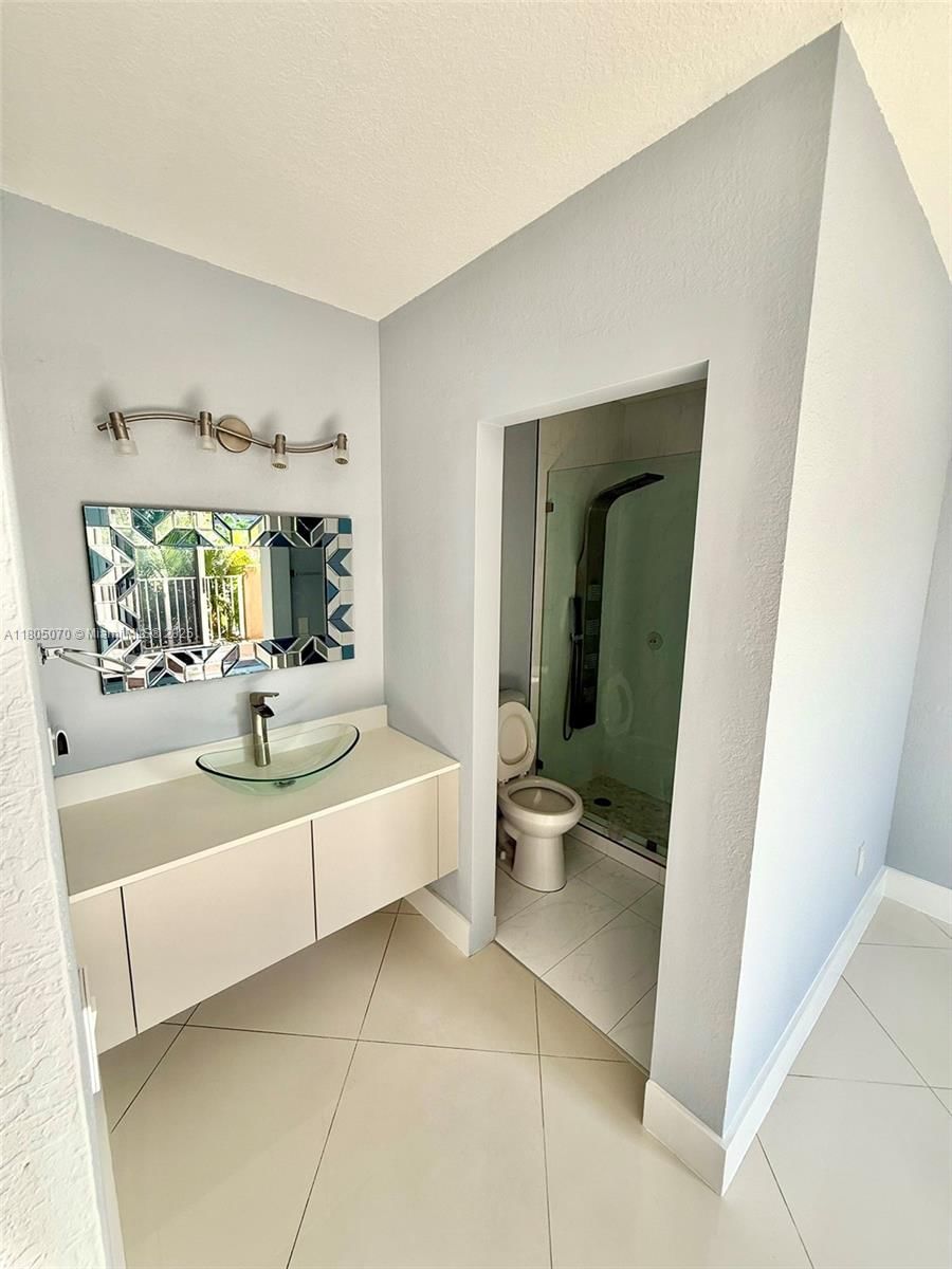 Real estate property located at 300 4th St #203, Miami-dade, Los Portales Sec B Condo, Hialeah, FL