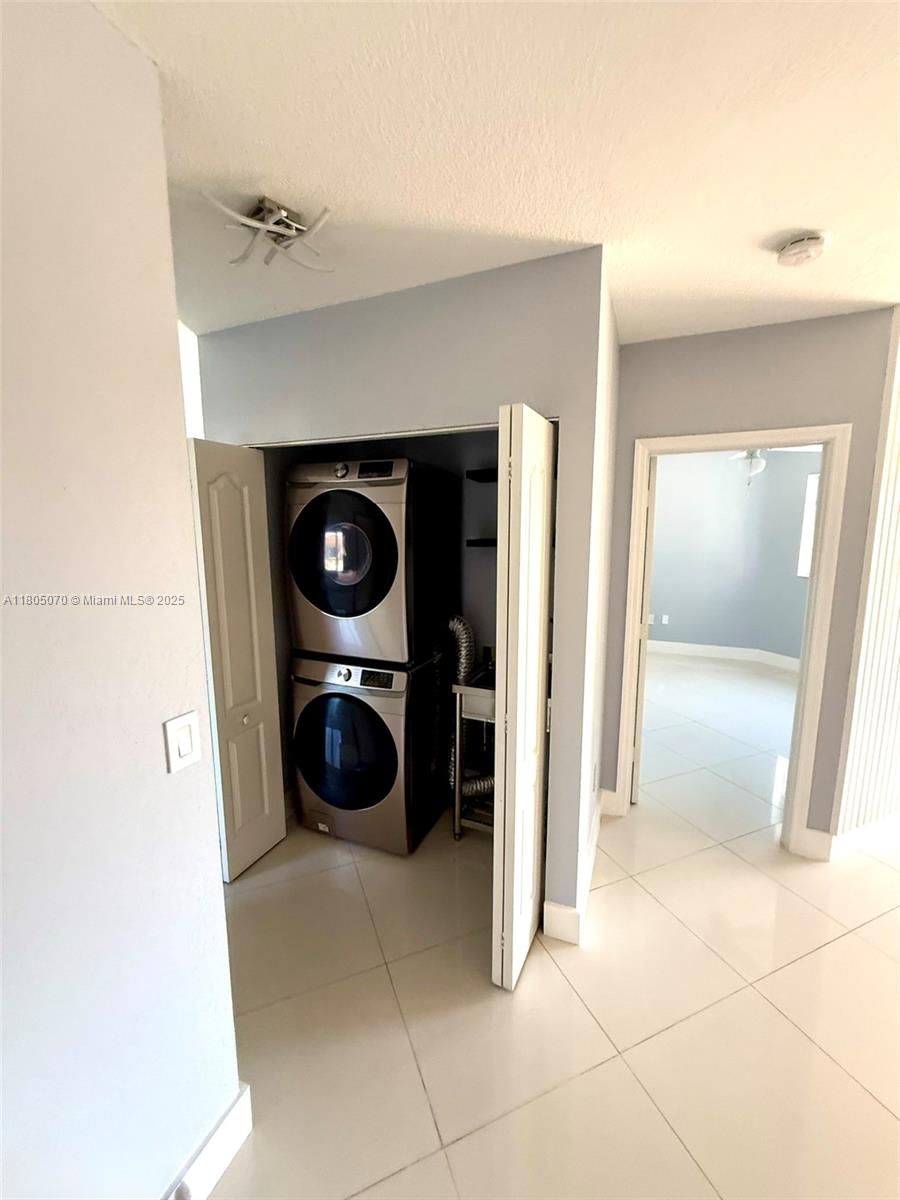 Real estate property located at 300 4th St #203, Miami-dade, Los Portales Sec B Condo, Hialeah, FL