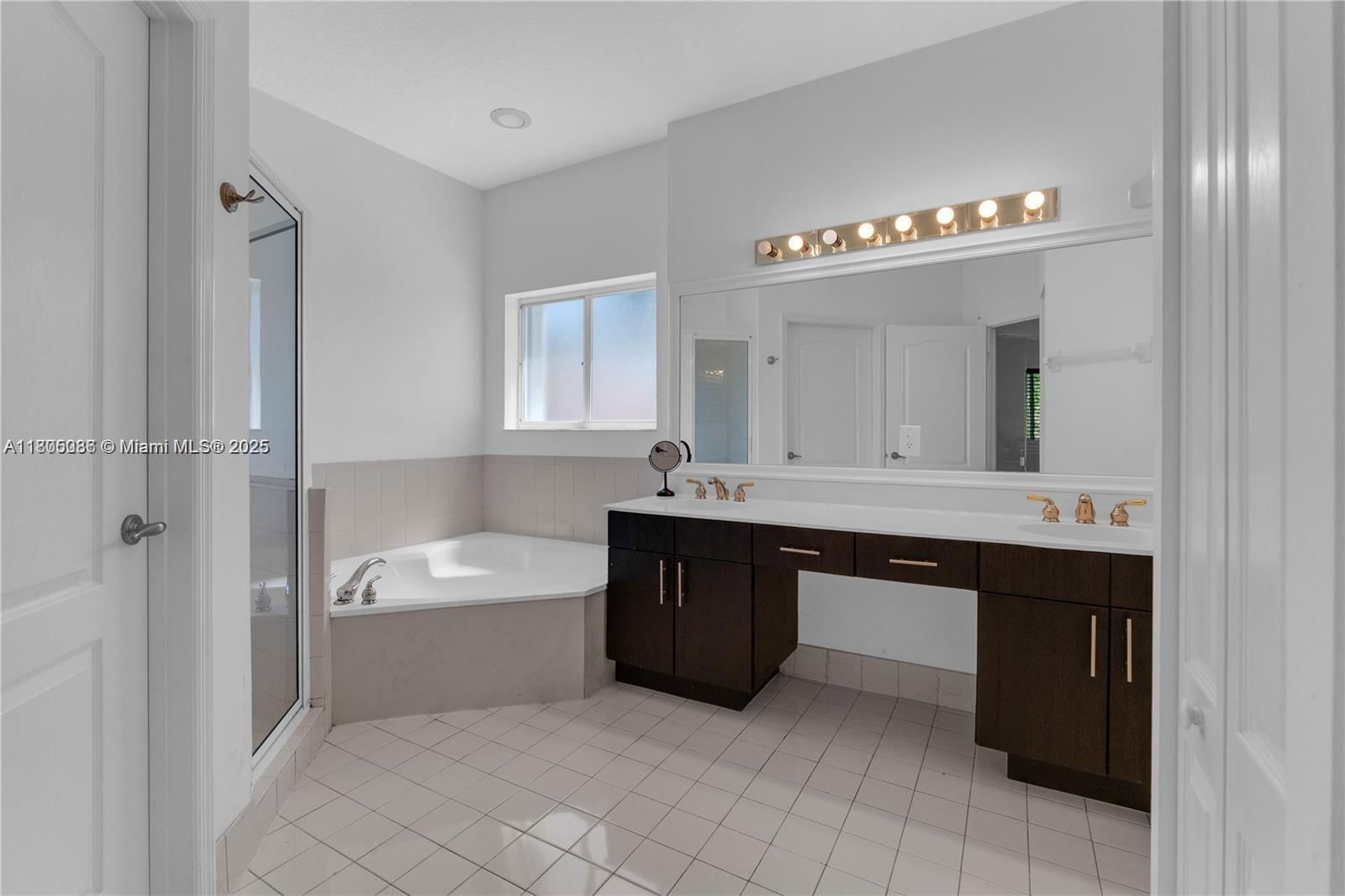 Real estate property located at 11012 59th St, Miami-dade, Doral Isles-antilles, Doral, FL