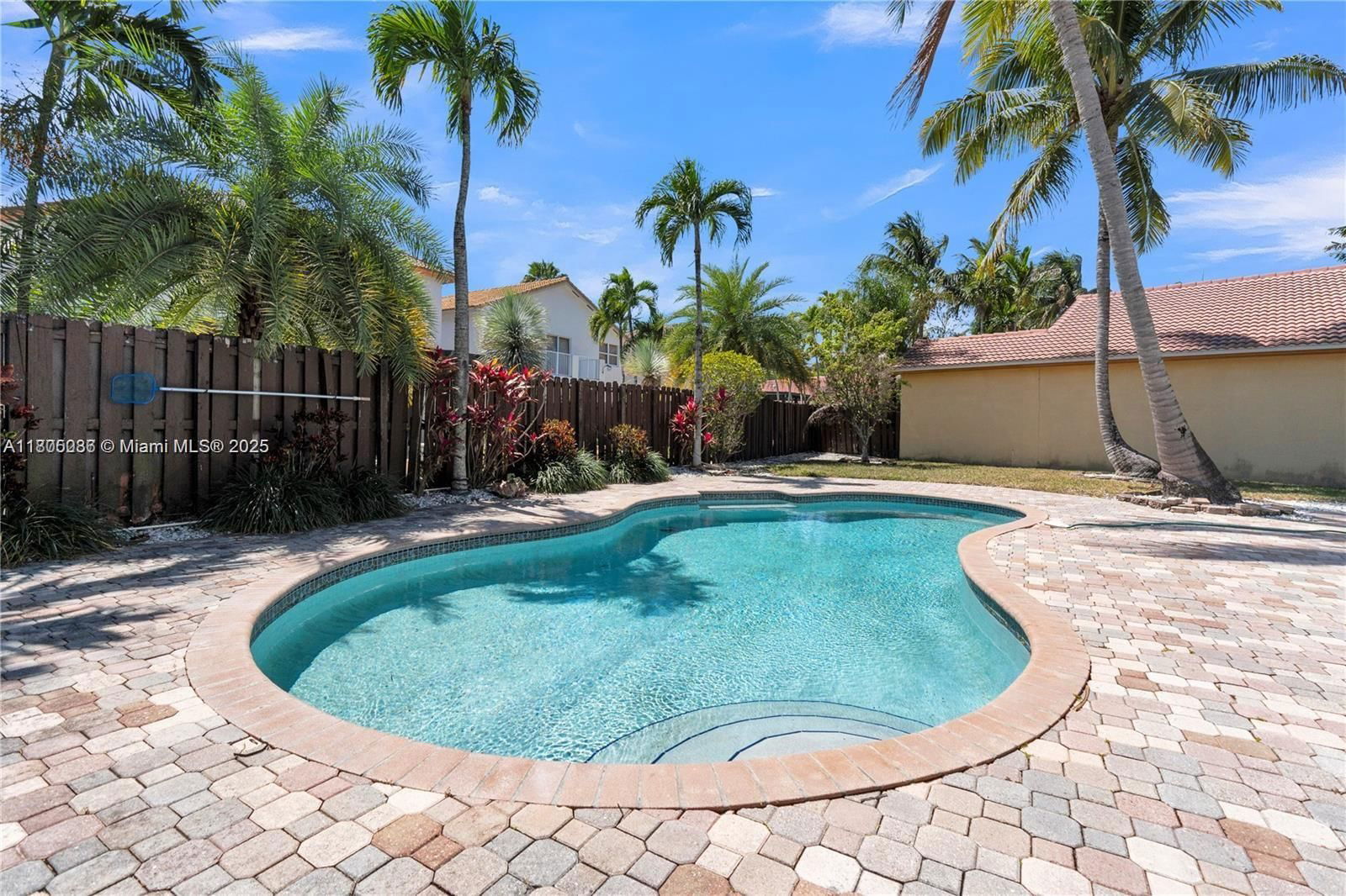 Real estate property located at 11012 59th St, Miami-dade, Doral Isles-antilles, Doral, FL