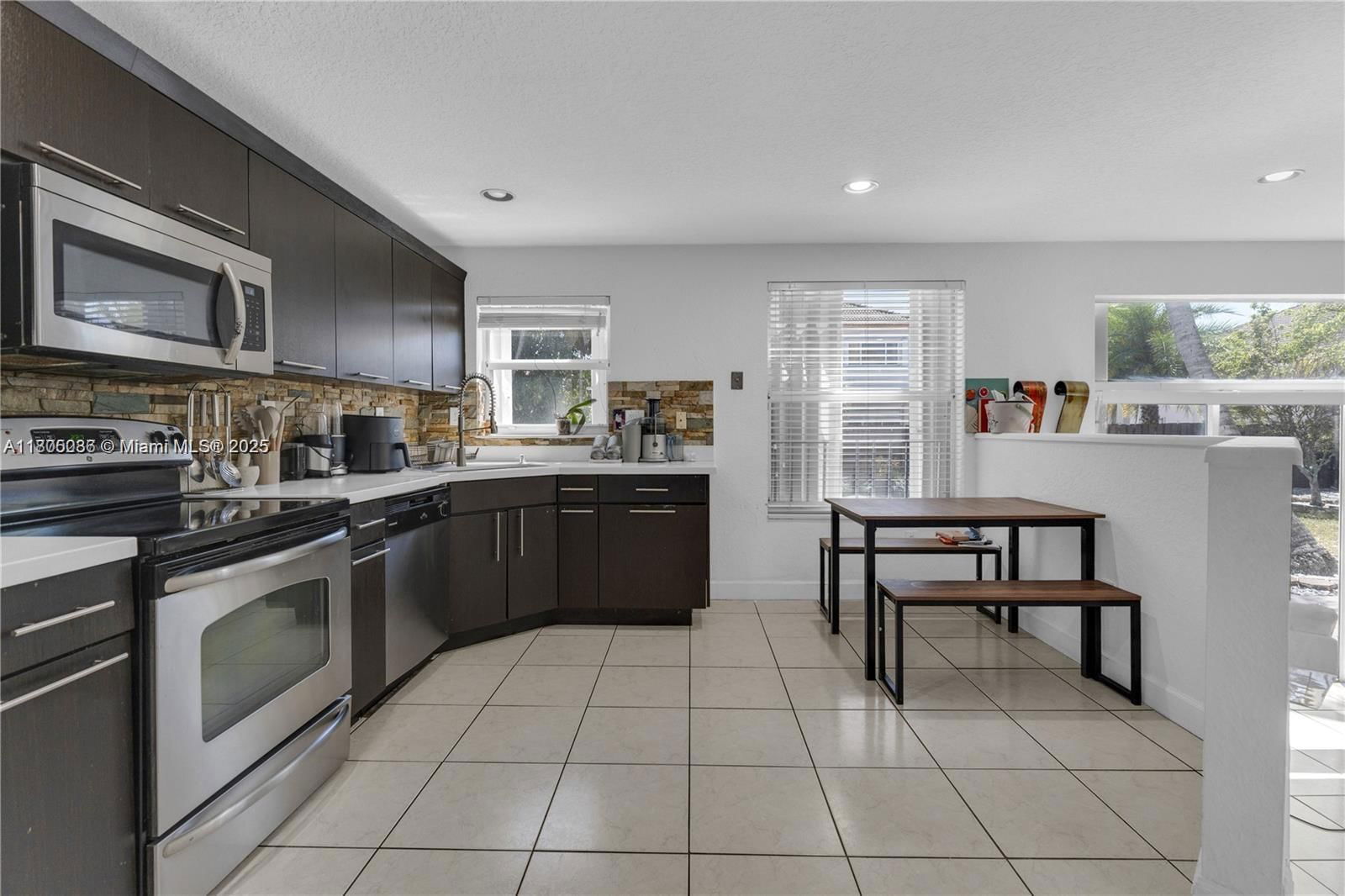 Real estate property located at 11012 59th St, Miami-dade, Doral Isles-antilles, Doral, FL