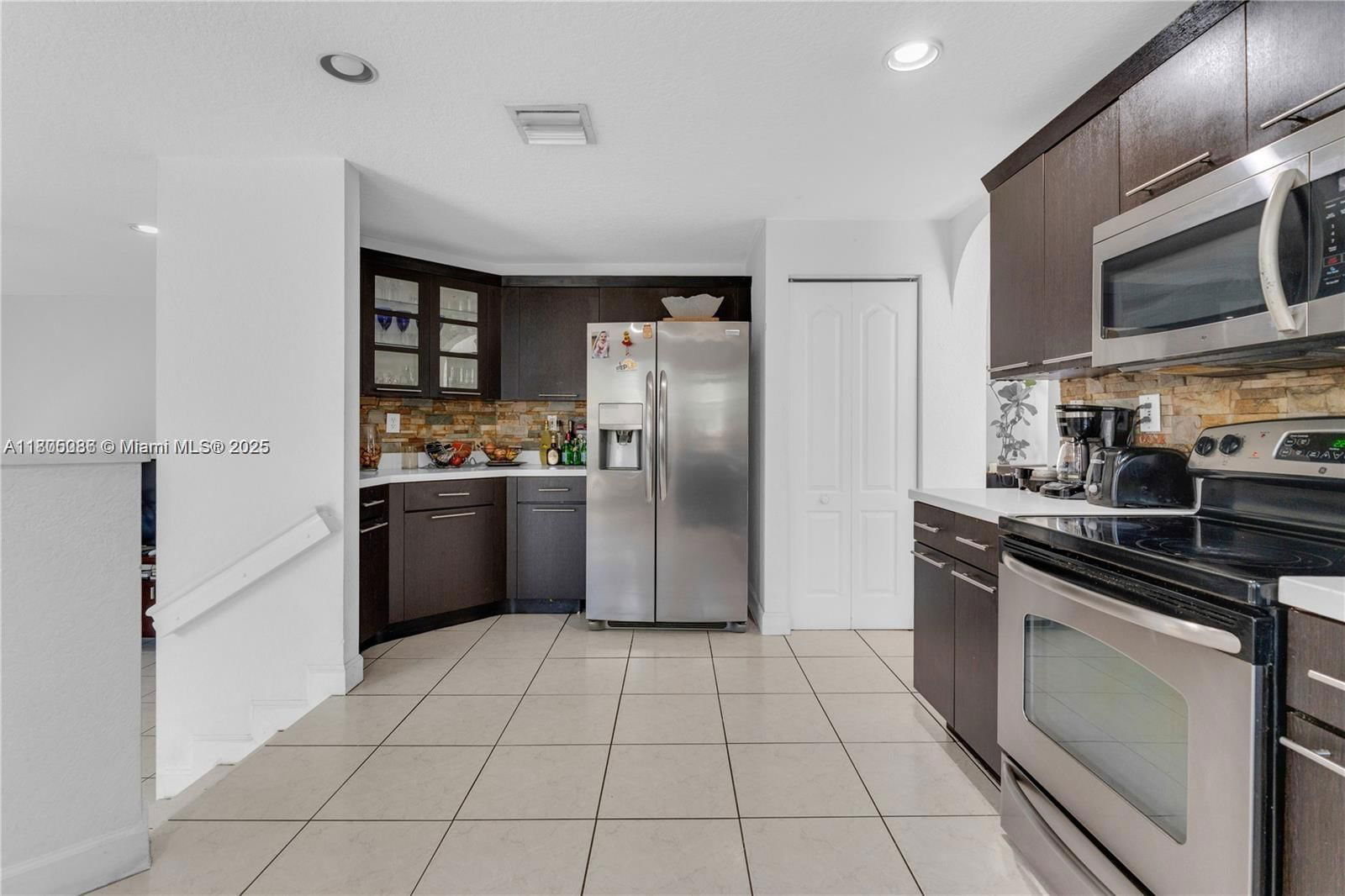 Real estate property located at 11012 59th St, Miami-dade, Doral Isles-antilles, Doral, FL