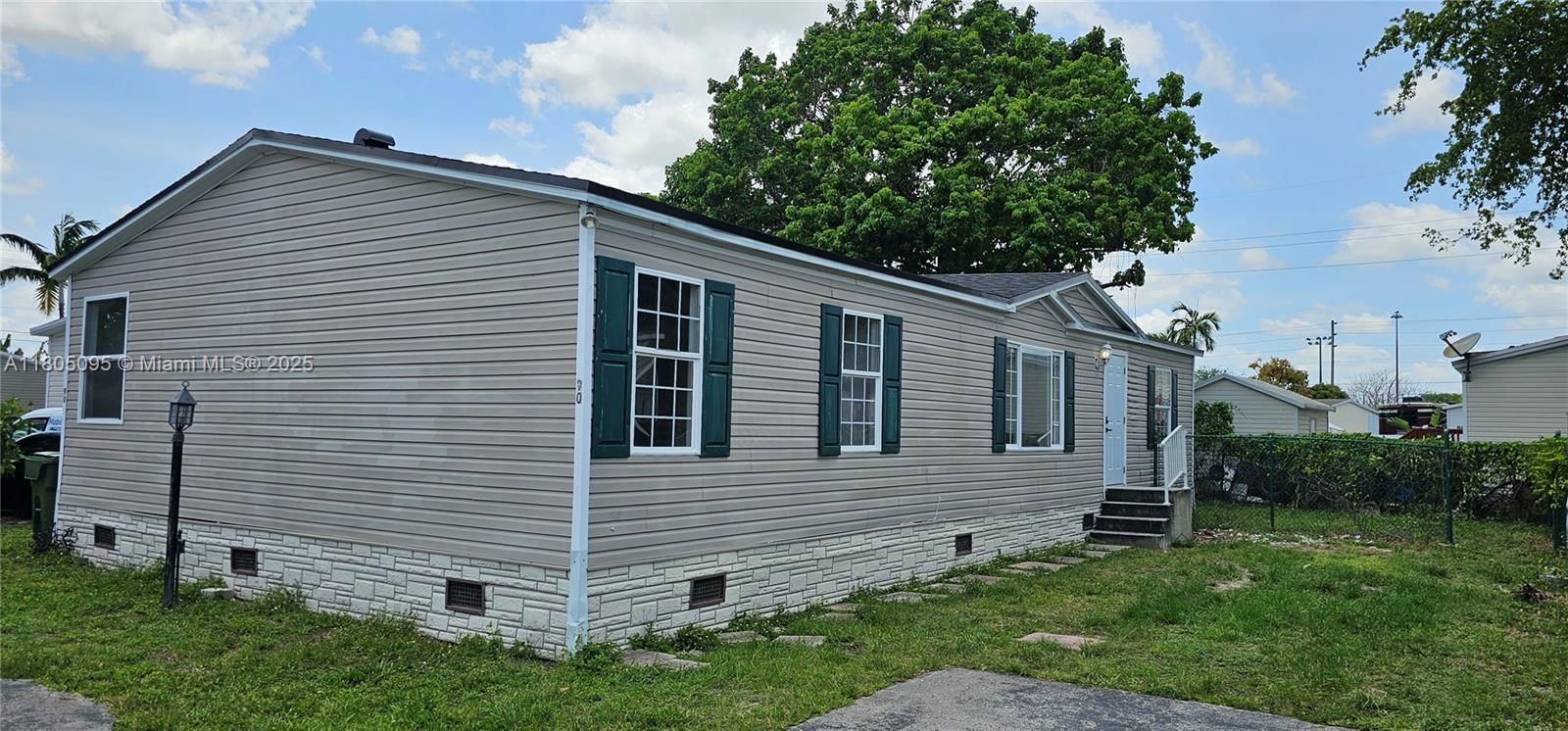 Real estate property located at 220 12th Ave Unit 90, Miami-dade, Cocowalk Estates, Homestead, FL