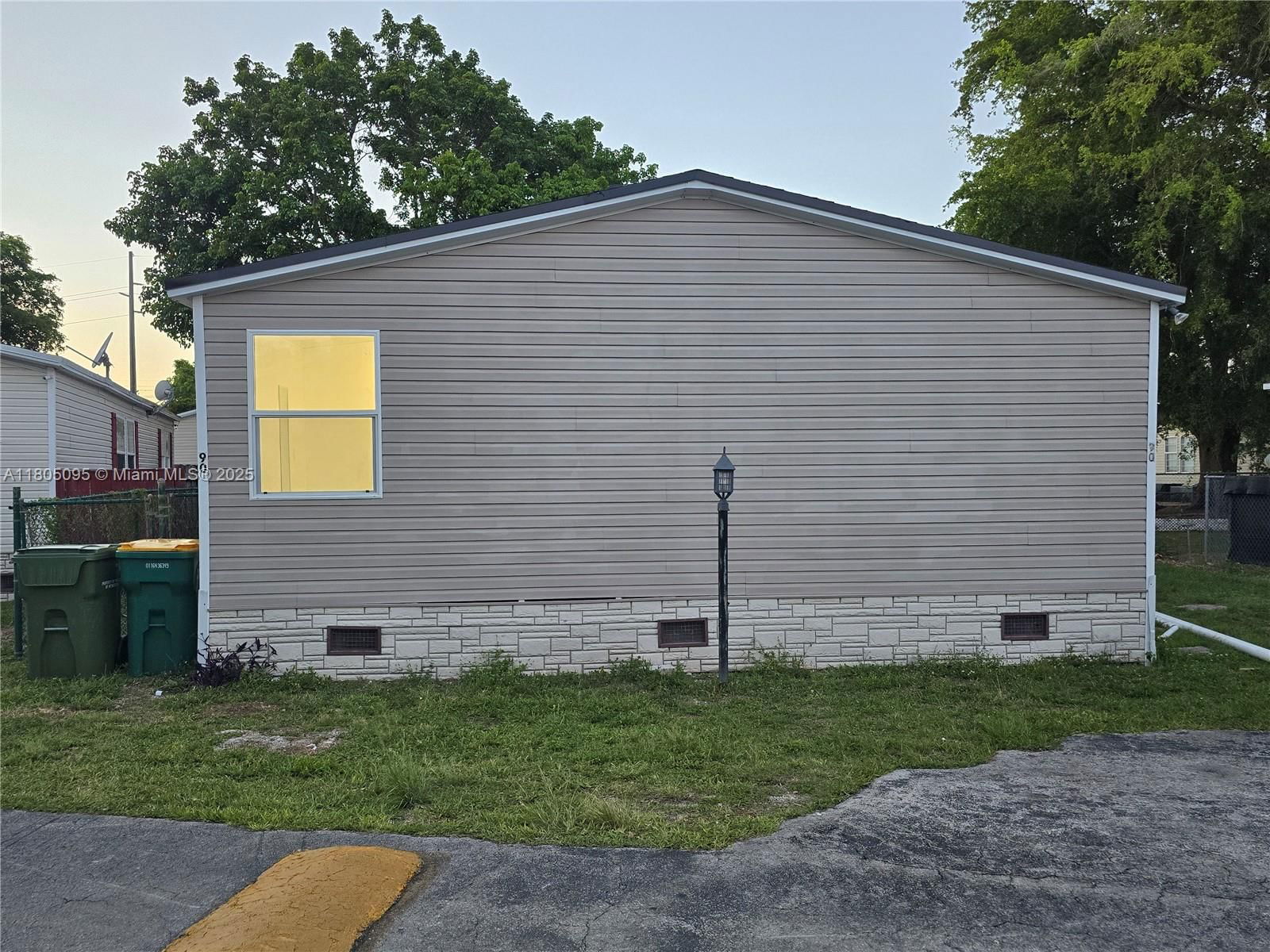 Real estate property located at 220 12th Ave Unit 90, Miami-dade, Cocowalk Estates, Homestead, FL