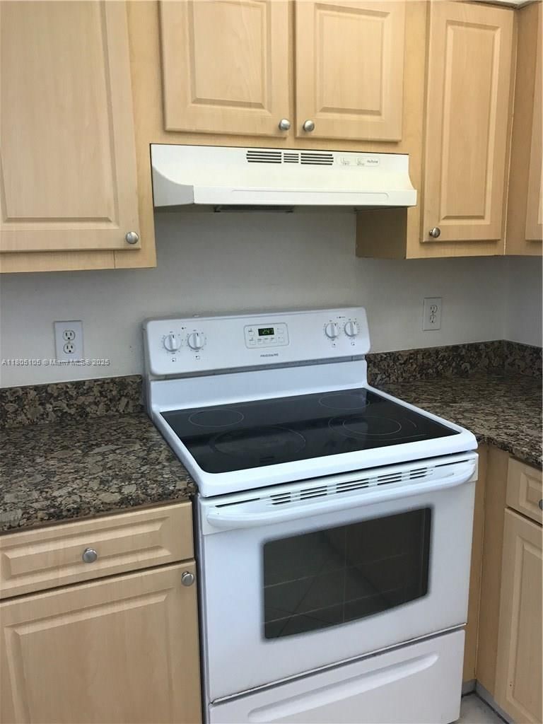 Real estate property located at 1105 Flagler Ave #601, Broward, Townhouse Village Condo, Pompano Beach, FL