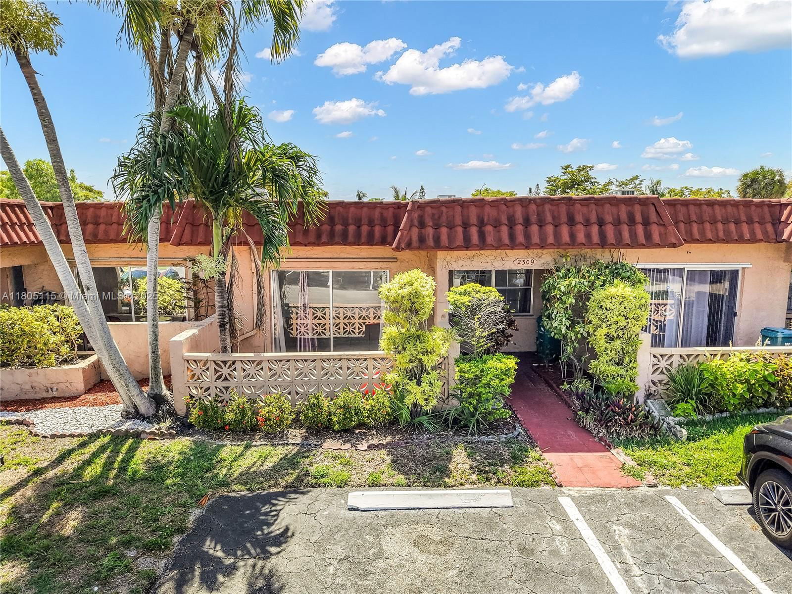 Real estate property located at 2309 81st Ter #5, Broward, Oakbrook X Condo, North Lauderdale, FL