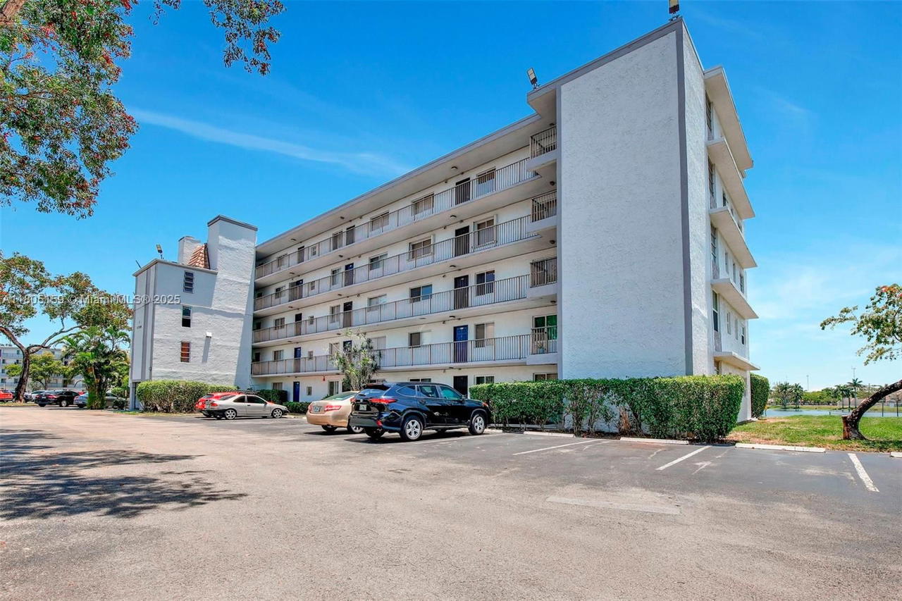 Real estate property located at 8720 Sherman Cir #401, Broward, Lakeshore At University P, Miramar, FL