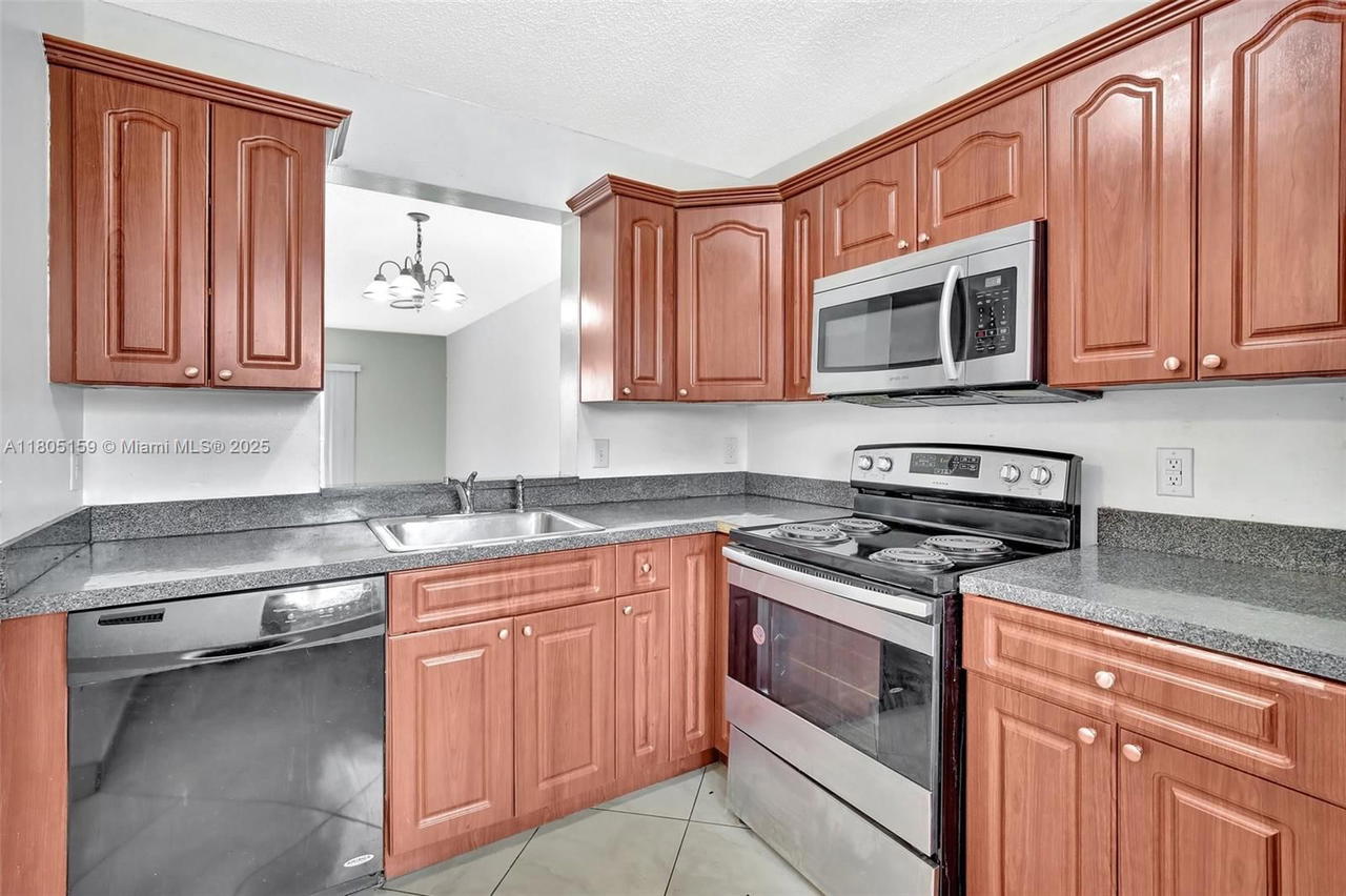 Real estate property located at 8720 Sherman Cir #401, Broward, Lakeshore At University P, Miramar, FL