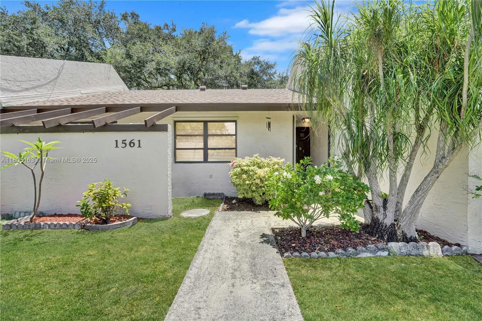 Real estate property located at 1561 98th Ter, Broward, East Lakes, Pembroke Pines, FL