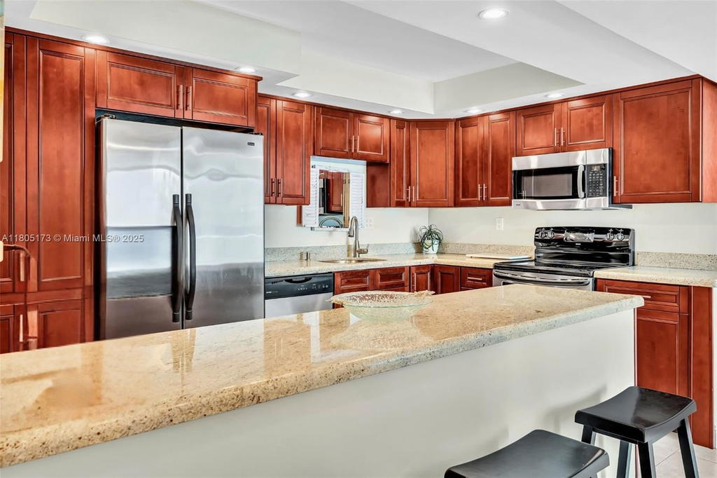 Real estate property located at 1410 Ocean Dr #502, Broward, Trafalgar Towers Condomin, Hollywood, FL